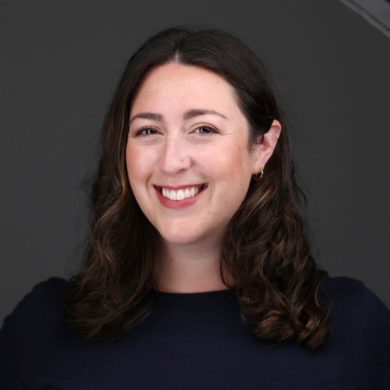 Nina Zelcer Headshot