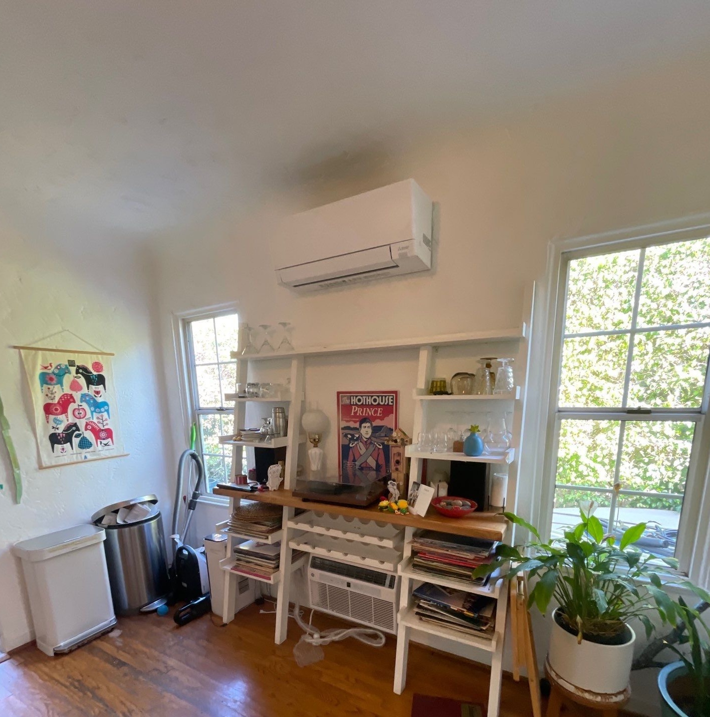 photo of mini split on wall in Los Angeles home