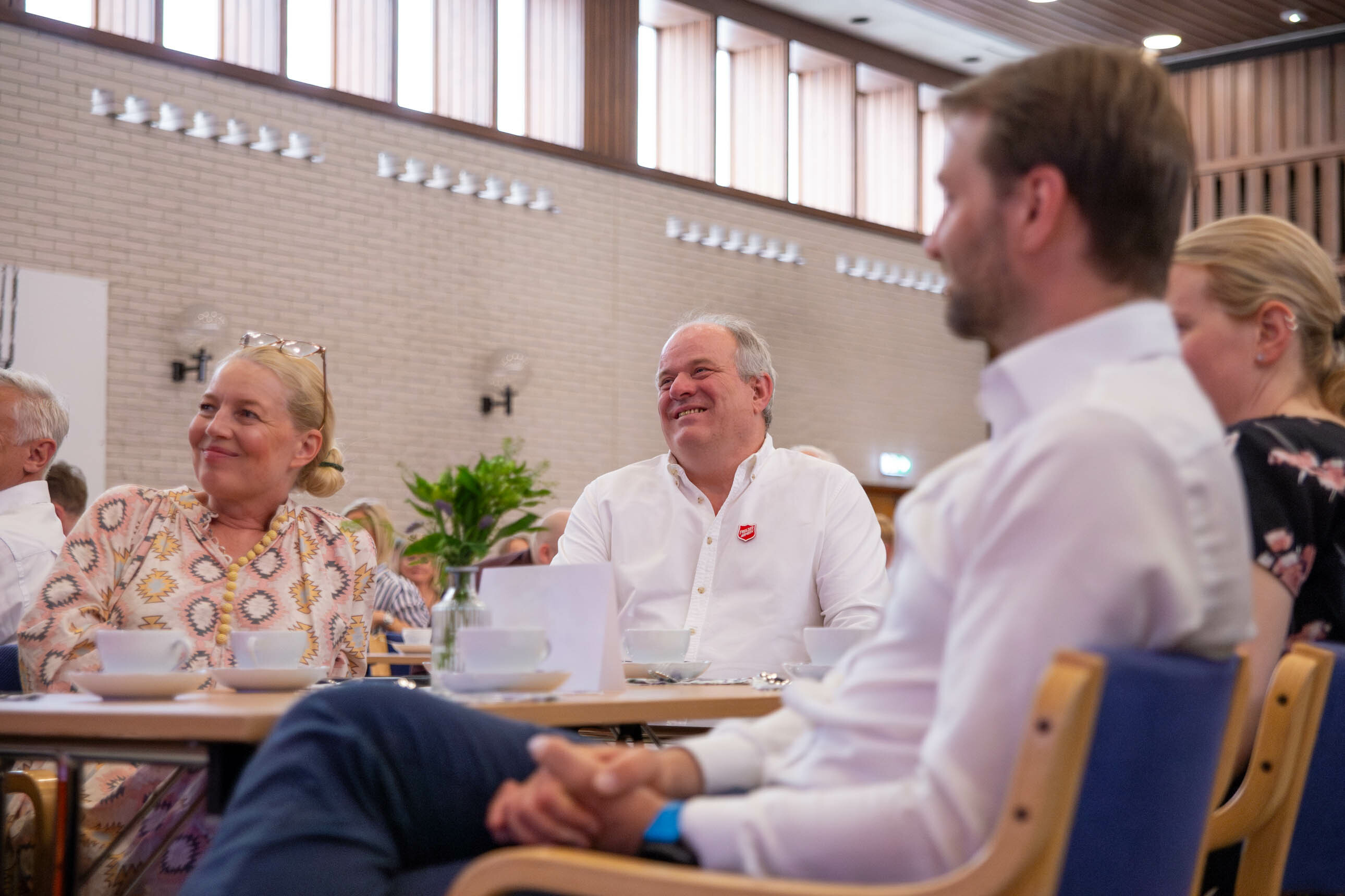 Frode Woldsund under talen til statsforvalter Valgerd Svarstad Haugland. Tydelig rørt og glad.