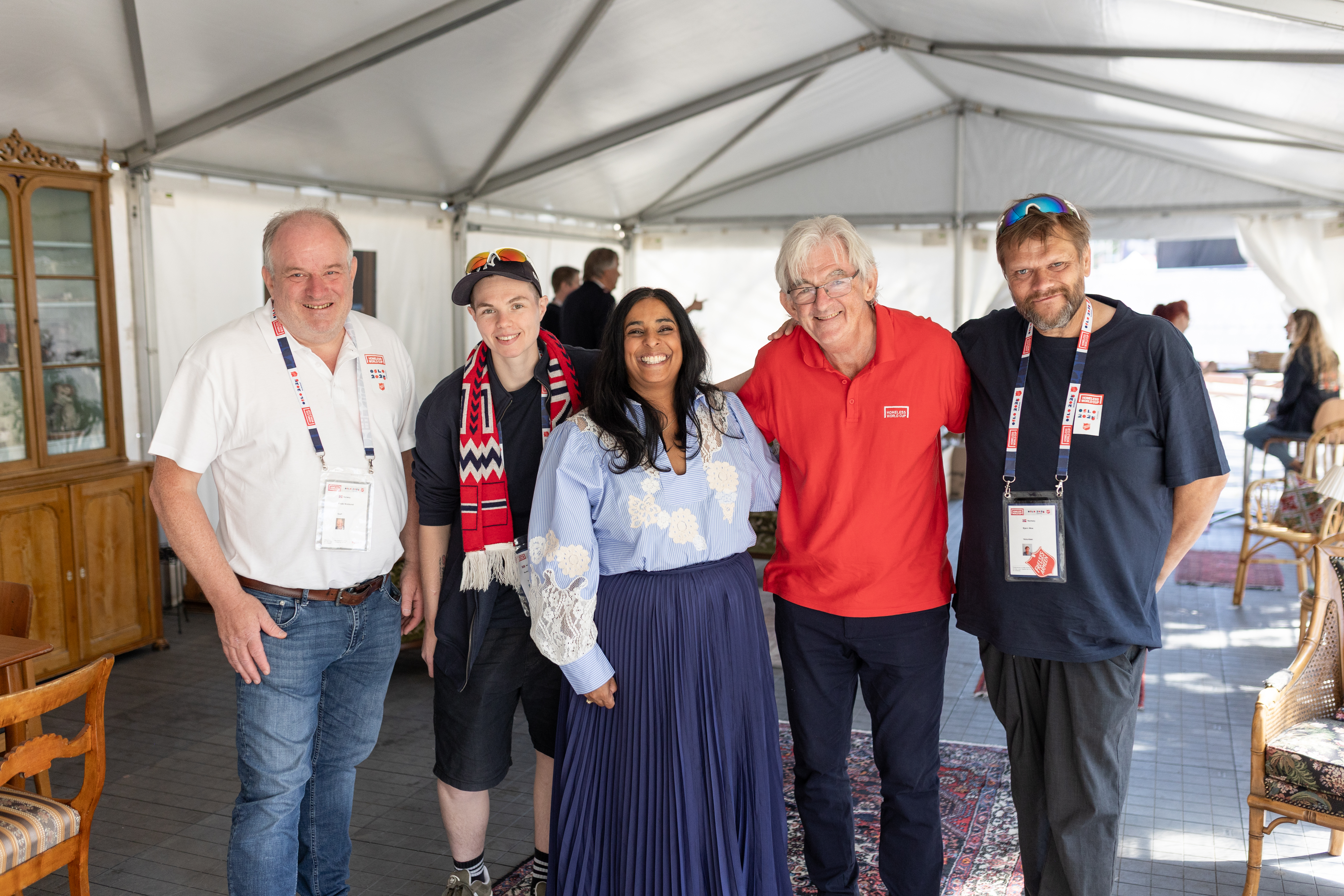 Fra venstre: Frode Woldsund, Rutha, kulturministeren og grunnlegger av Homeless World Cup, Mel Young og Bjørn Moe fra arbeidstreningstiltaket Jobben.