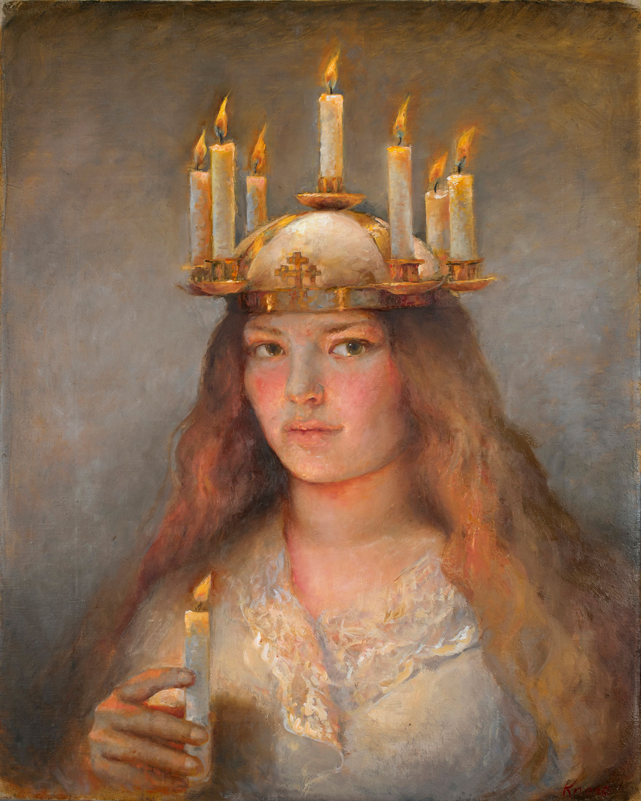 Maleri: Blond kvinne med langt hår har en krans på hodet med syv tente lys. Hun har også et stearinlys i hånden og en hvit kjole med blonder.