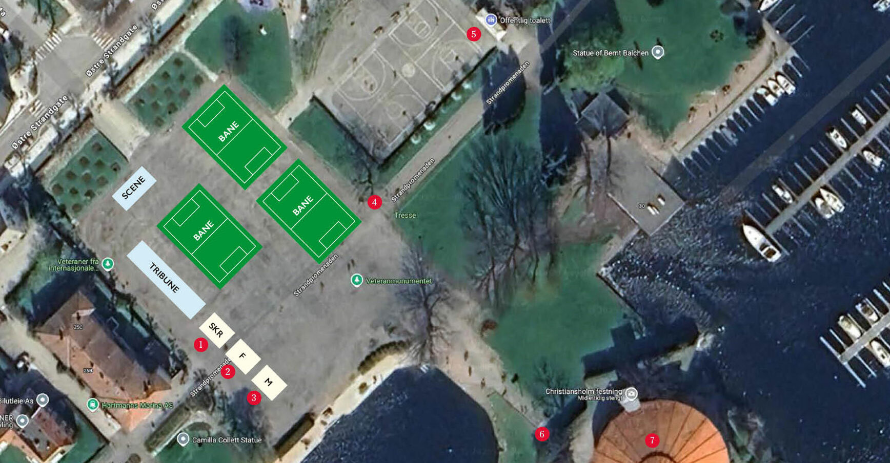 Foto: Kart over park ved sjøen der det er tegnet inn tre fotballbaner og ellers er det flere nummer plassert oppå det kartet som viser det faktiske bildet av en del av Kristiansand.