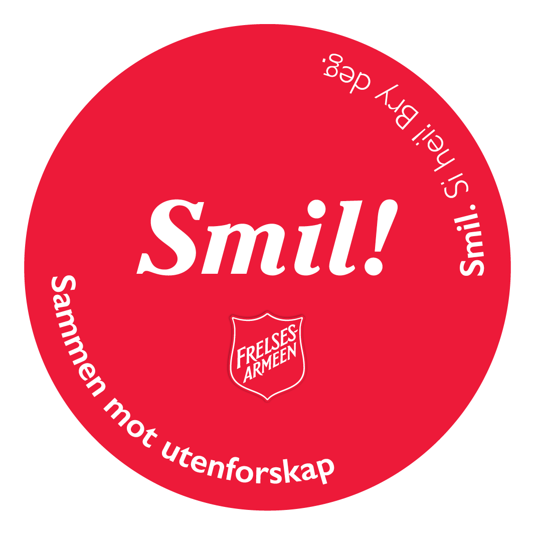 Her står det Smil i stor, hvit skrift i en rød sirkel. Det står videre Smil. Si hei! Bry deg. – litt sånn på snei. Og det står Sammen mot utenforskap