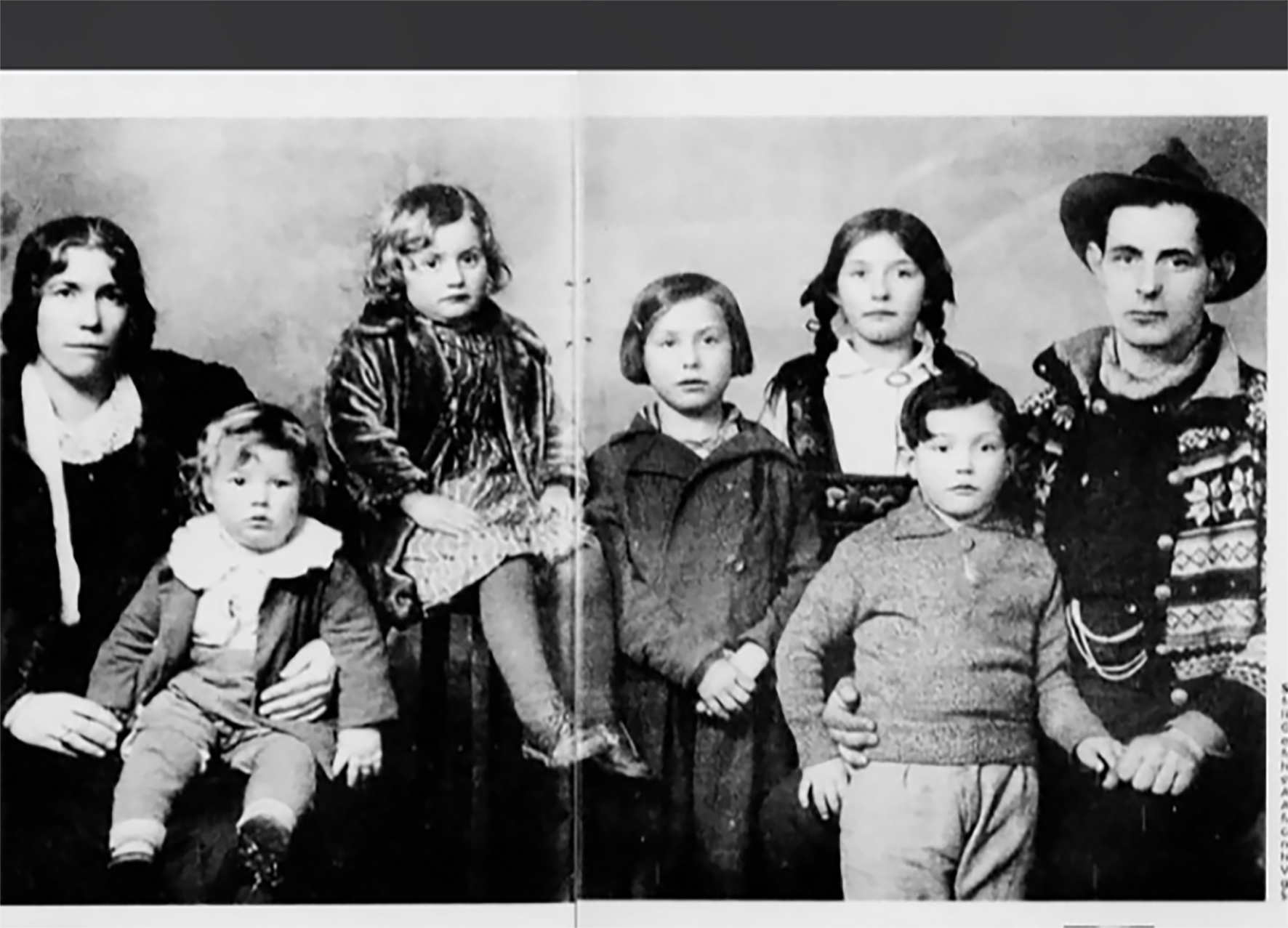 Gamle bilder av familien til Peggy.