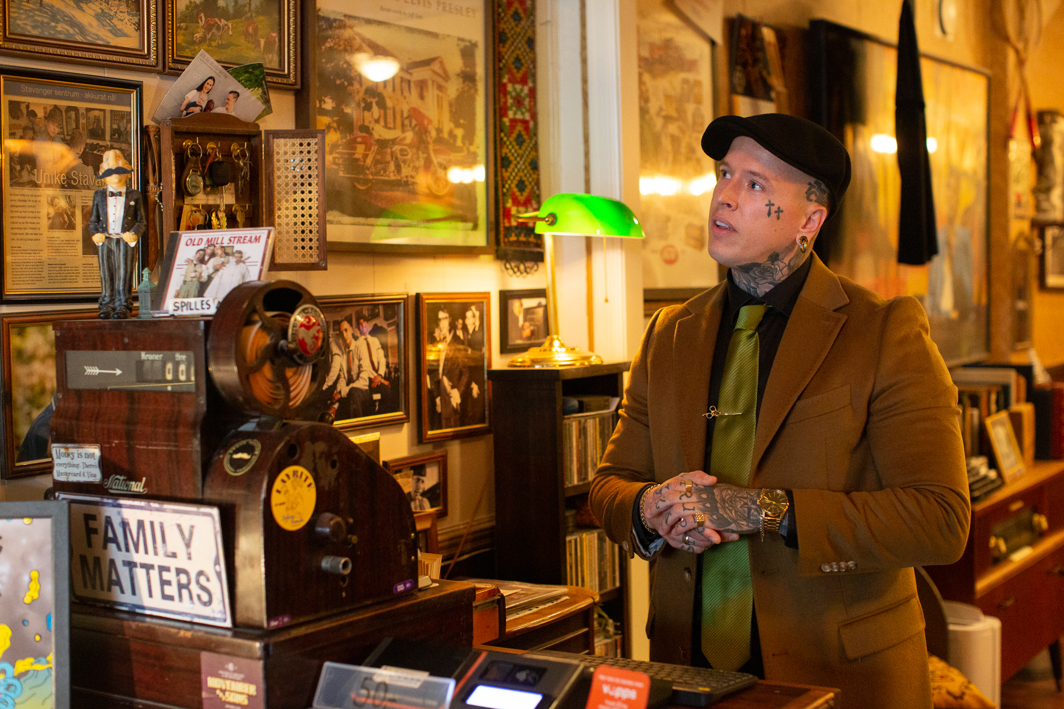 37 A3657 Fevangs Barberstue