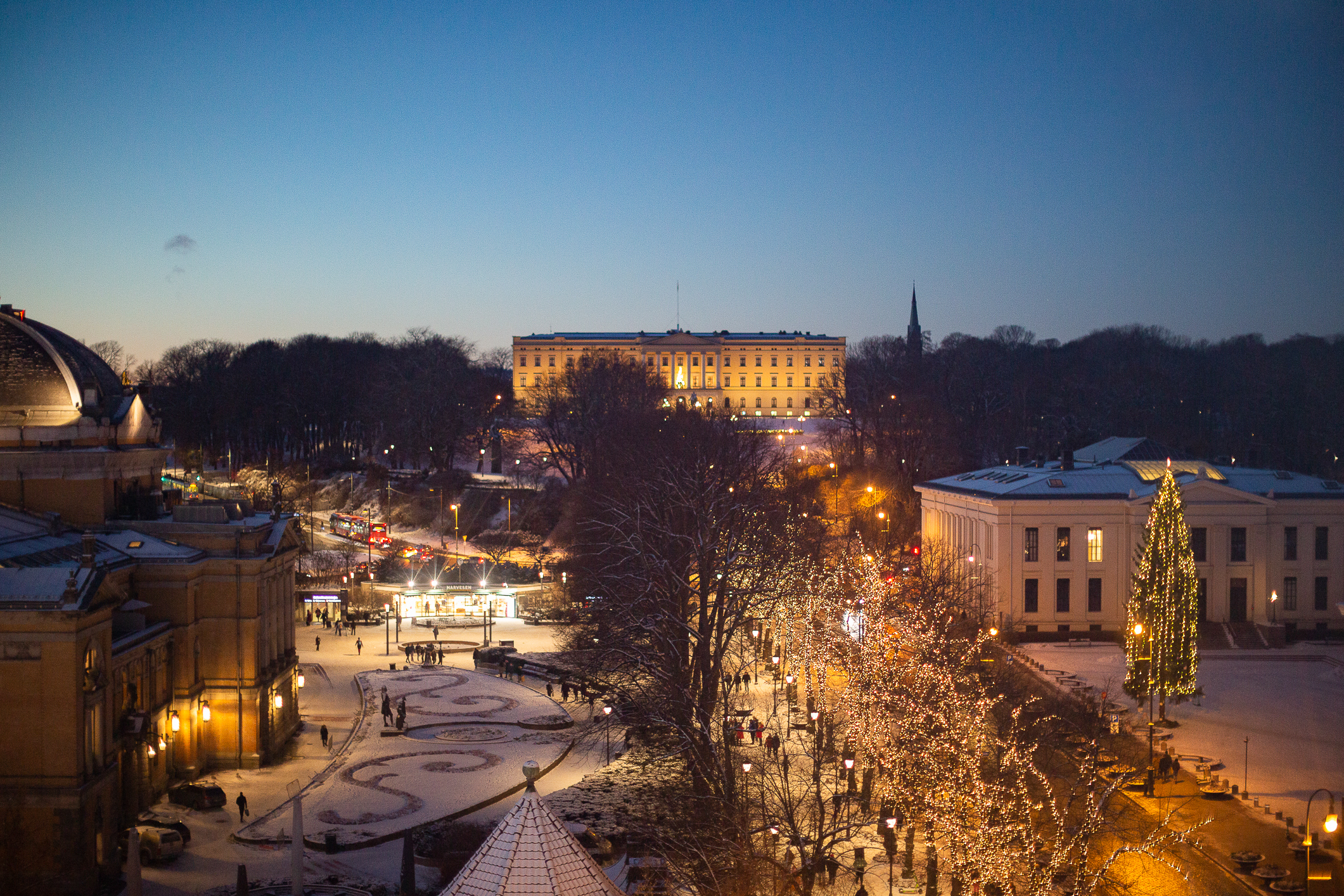 37 A5901 Gatelangs karl Johan Hurra For Julegrana