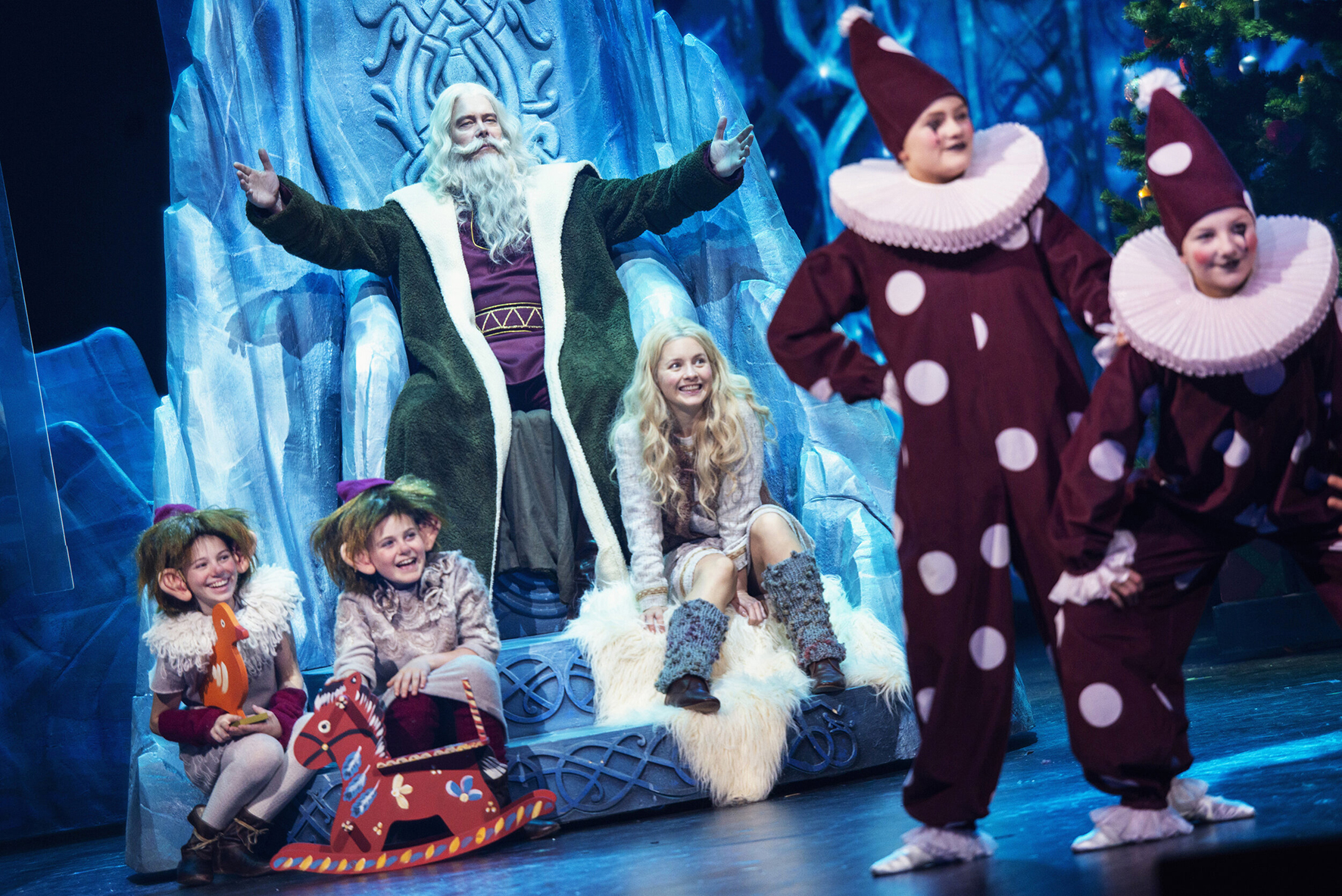 Amalie og flere skuespillere fra Reisen til Julestjernen.