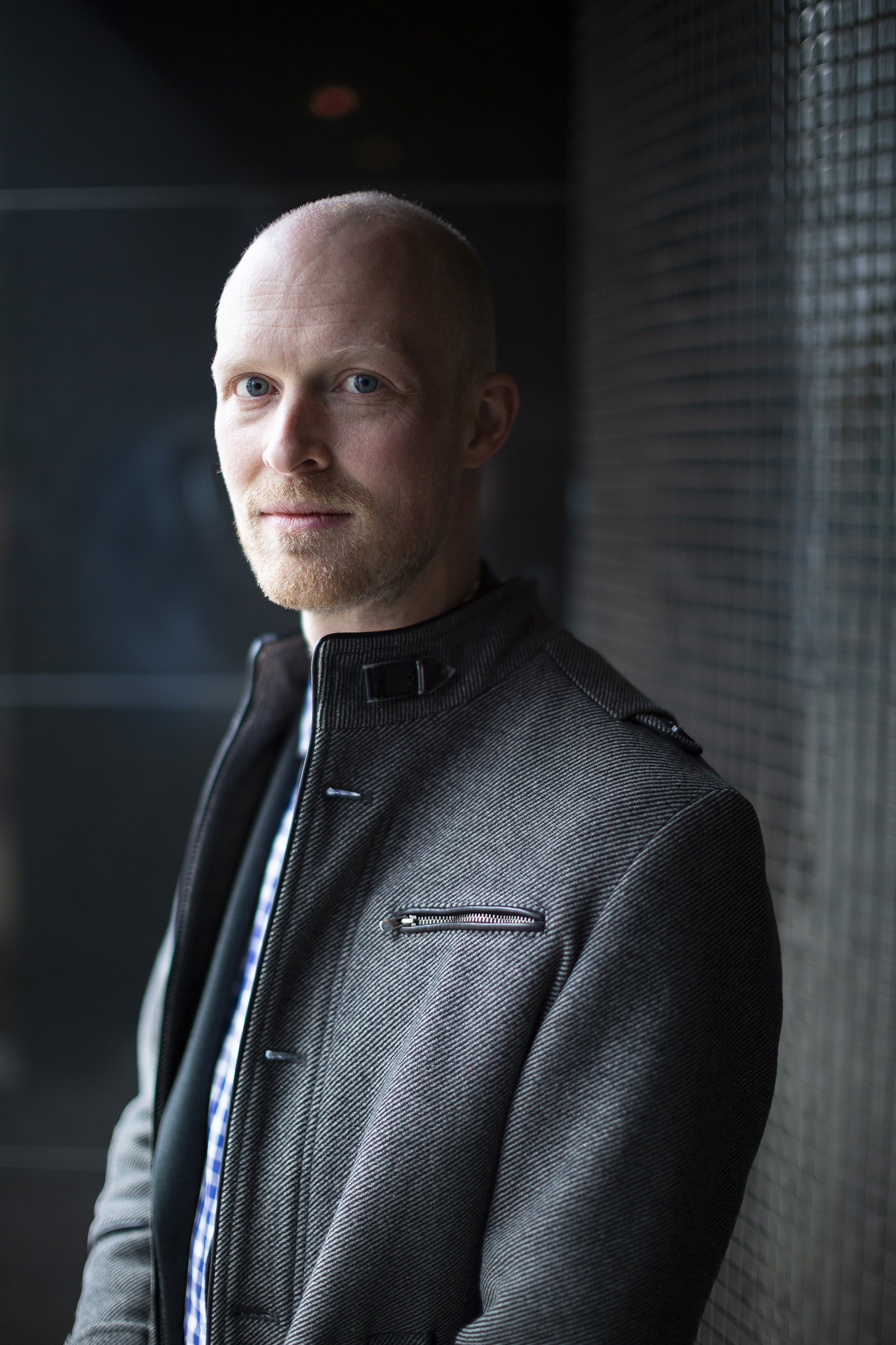 Andreas Slettholm med grå jakke