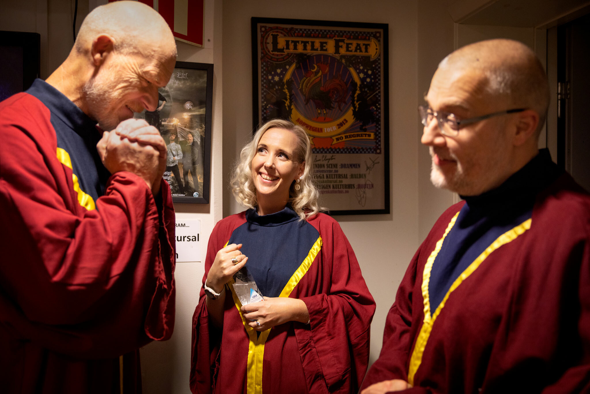 Foto: To menn og to kvinner står i korkapper.