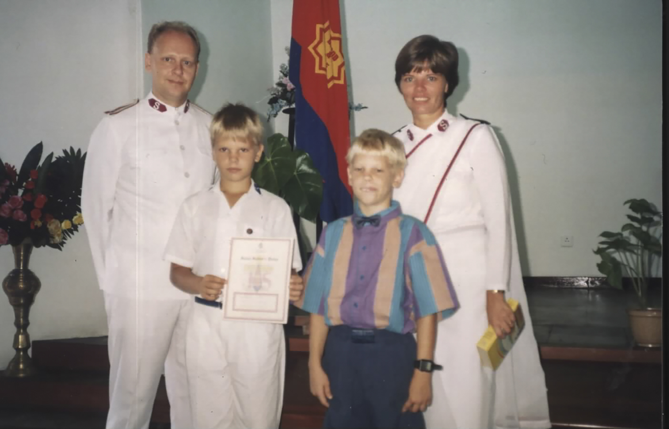 Benjamin med familien på Siri Lanka