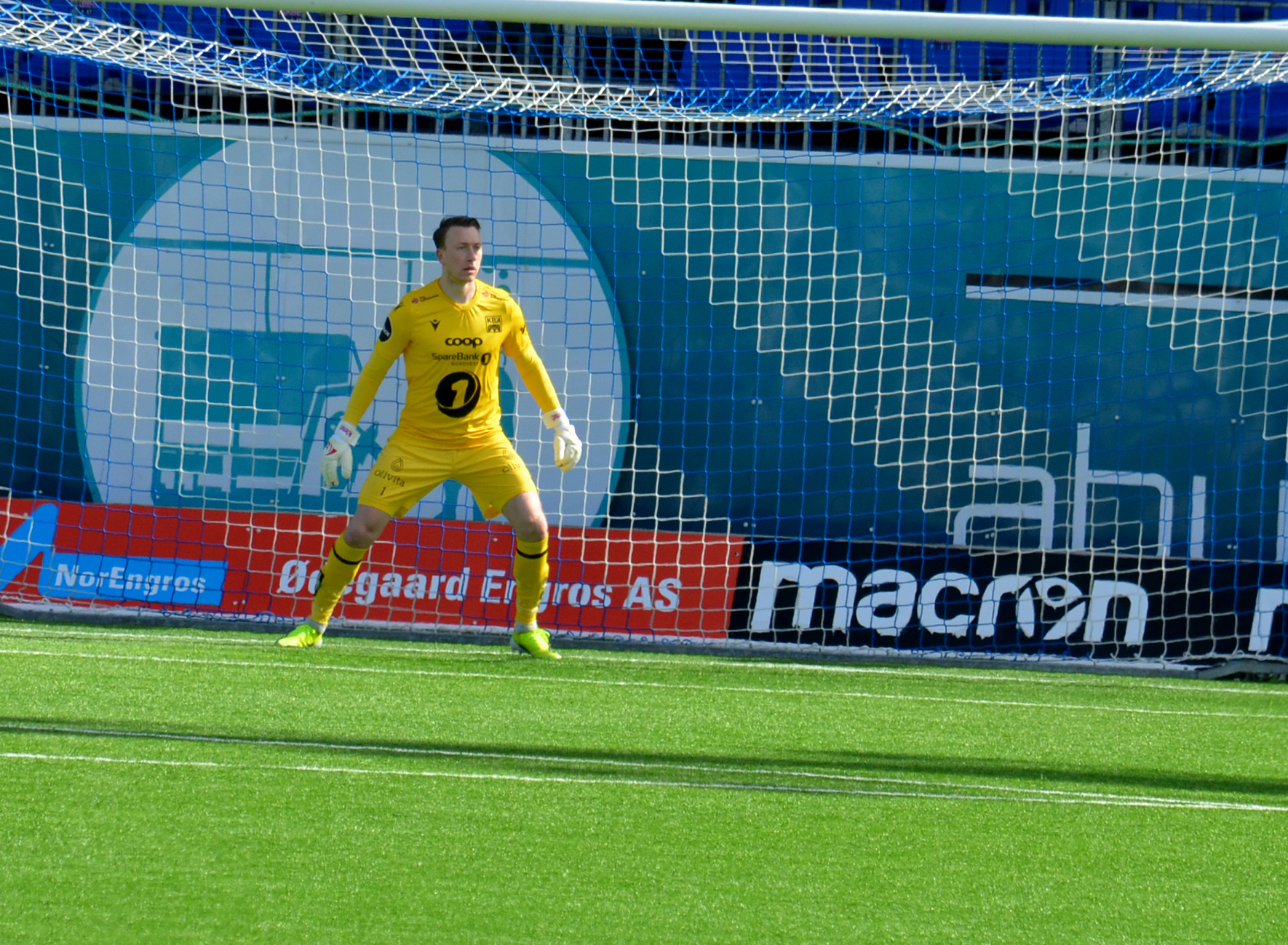 Sean McDermott Målvakt for Kristiansund Ballklubb under kamp på fotballbanen