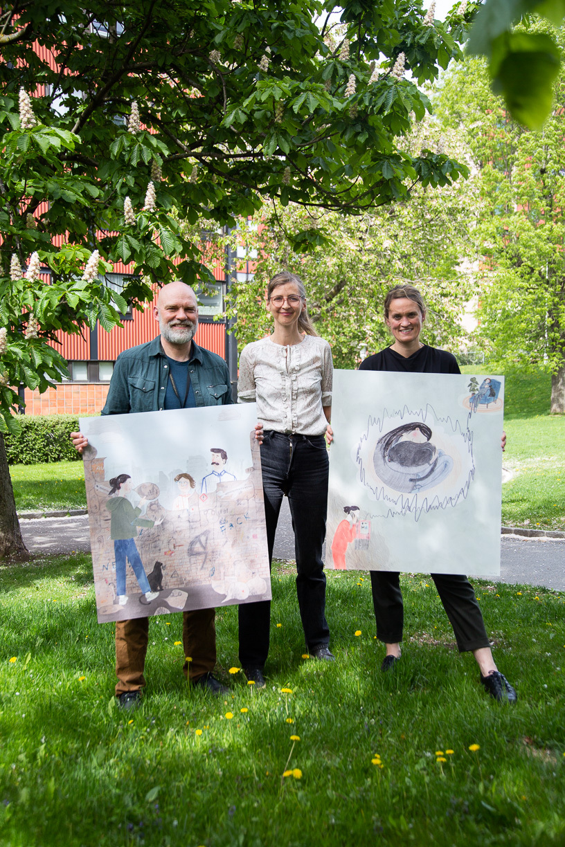 Lars Oluf Øster, Signe Torp og Martine Howden viser fram to kunstverk