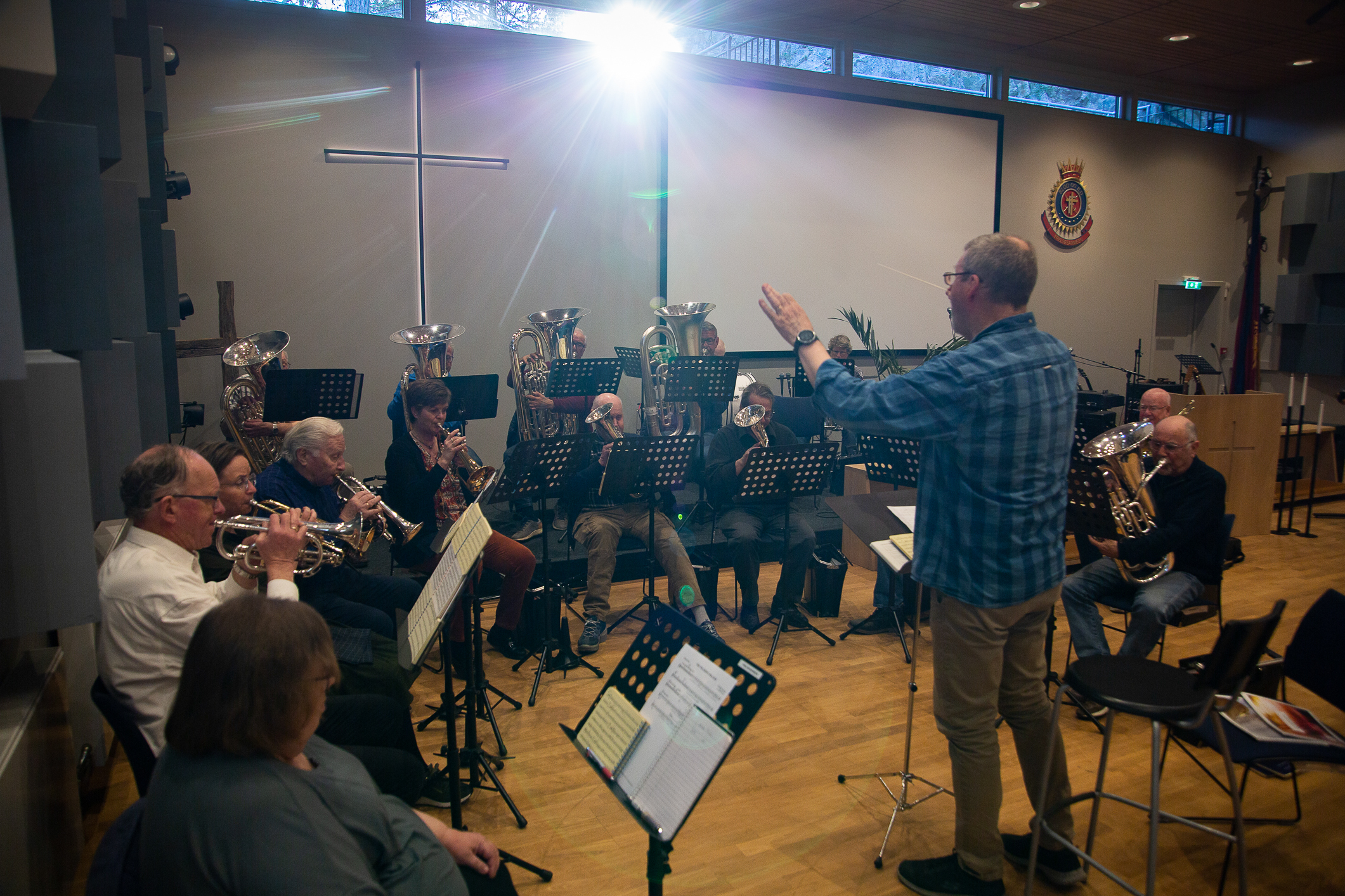 Hele hornorkesteret med ca. 20 mennekser.