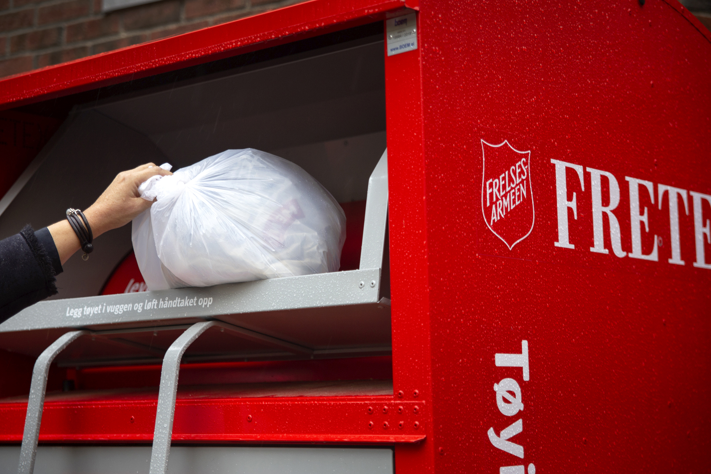 Vi bør kjøpe færre ting, og handle brukt når vi må handle. Foto: Mette Randem.