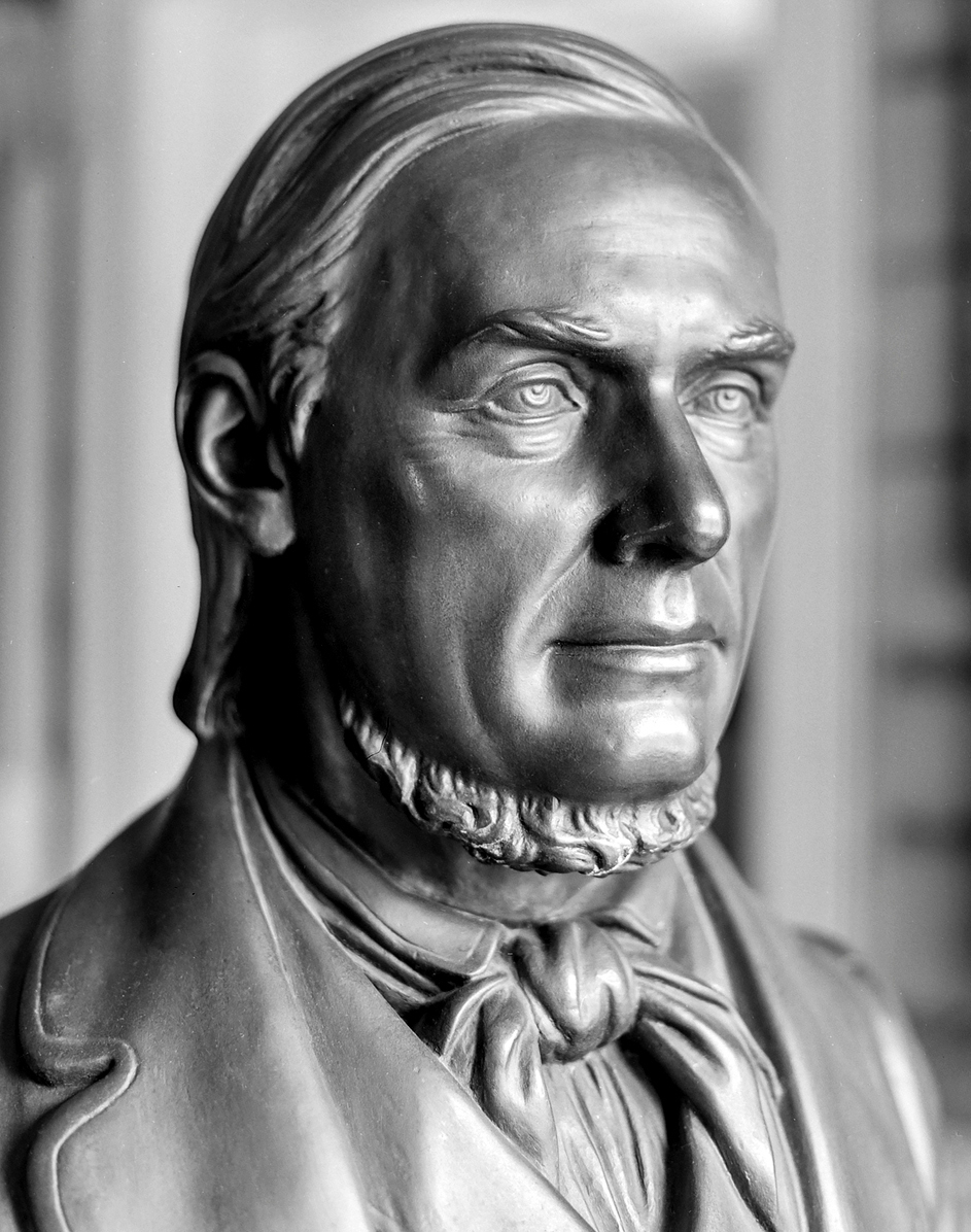 Bronse byste av Hans Nielsen Hauge, laget av VBronsebyste av Hans Nielsen Hauge laget av kunstneren Thorsten Christensen Fladmoe (1831–1886). (Foto: Kjell B. Johannessen/ Østfold fylkes bildearkiv