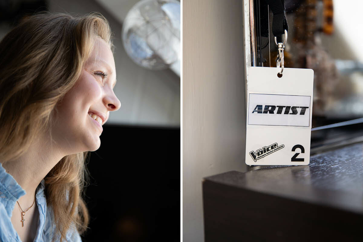 To bilder satt sammen. Det første av en blond jente i profil med kors rundt halsen. Det andre av et adgangskort der det står artist TV 2.