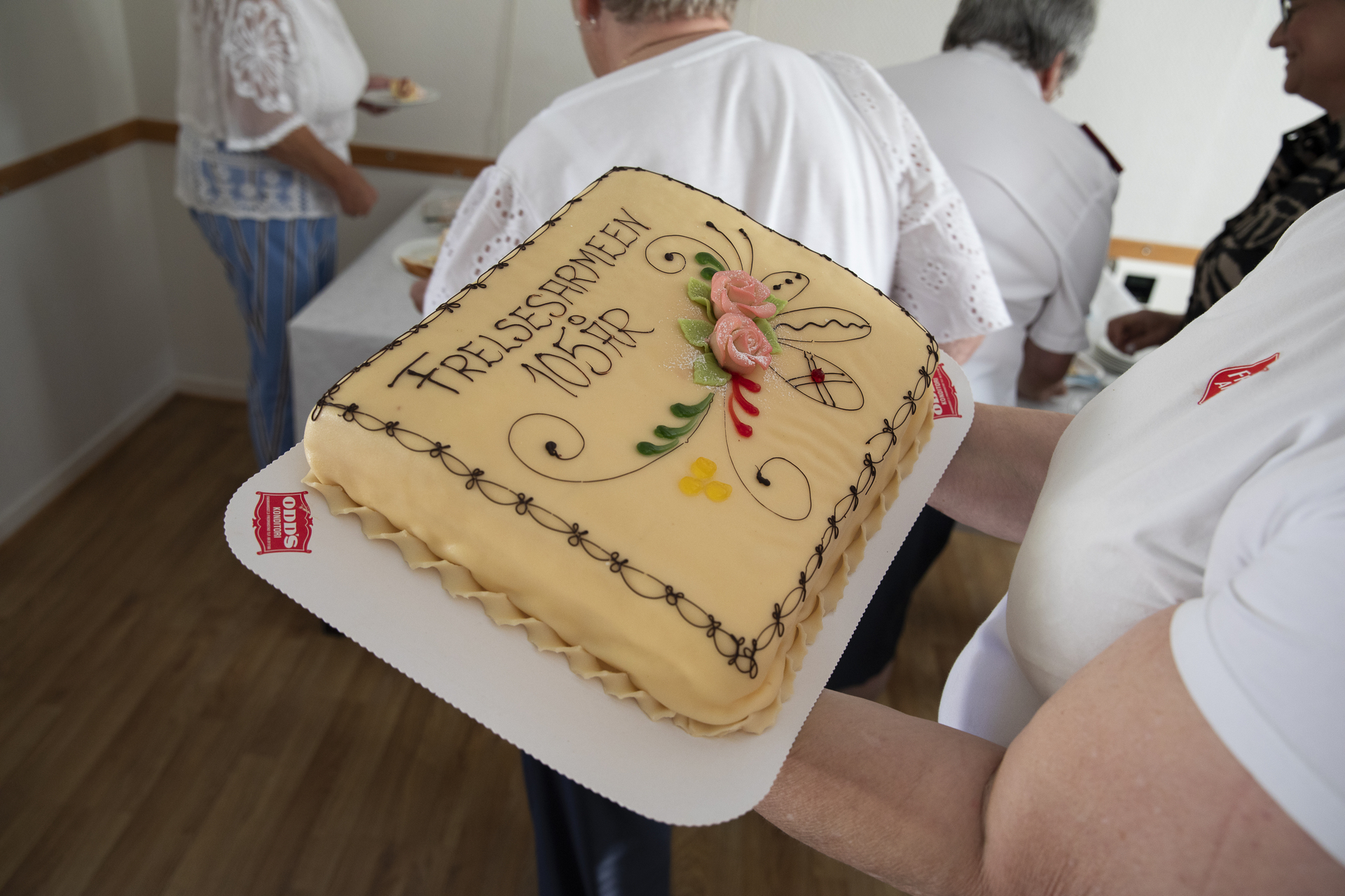 Marsipankake med påskriften: Frelsesarmeen 105 år