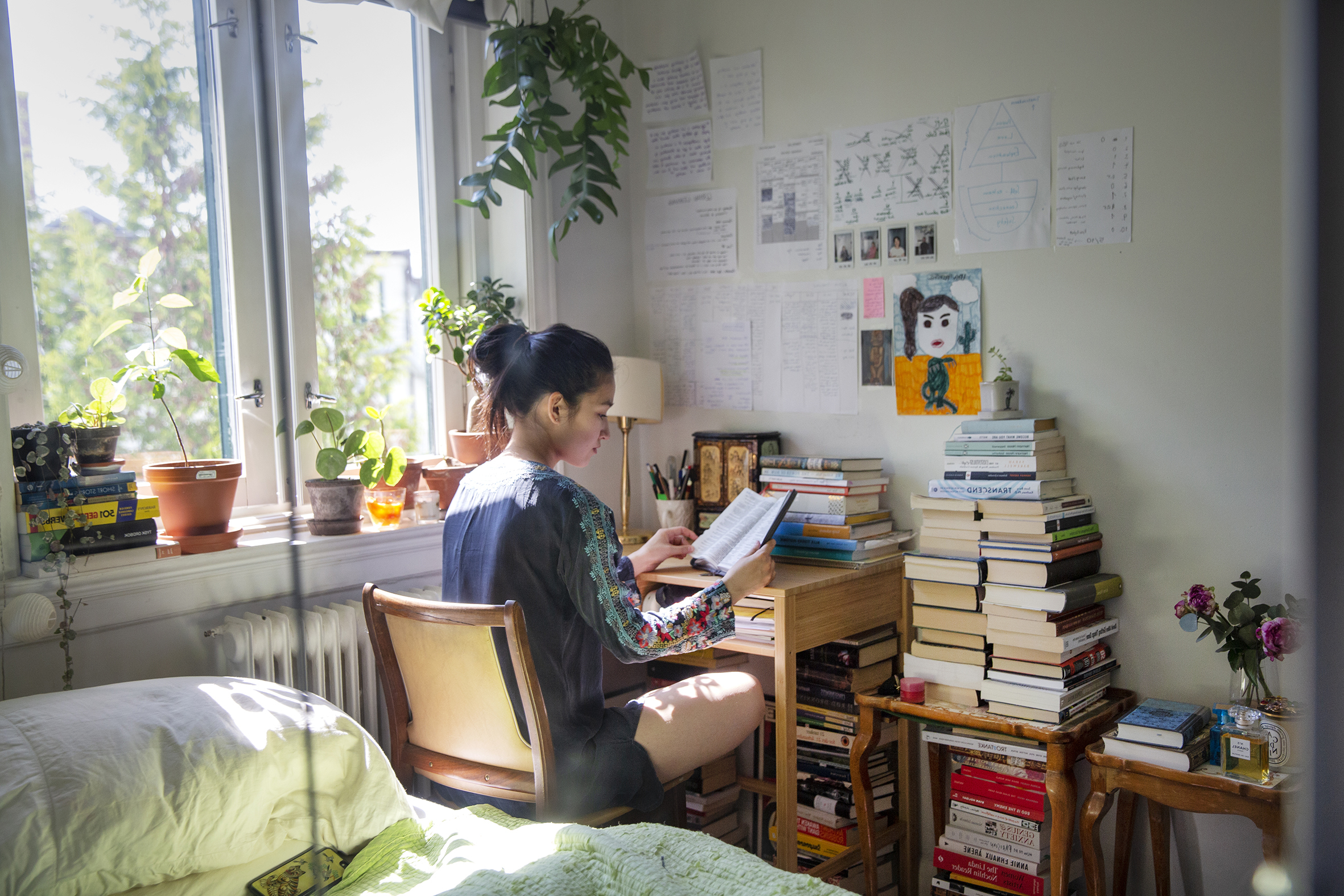 Ina Han brekke sitter på rommet sitt i familiens lelighet på St. Hanshaugen