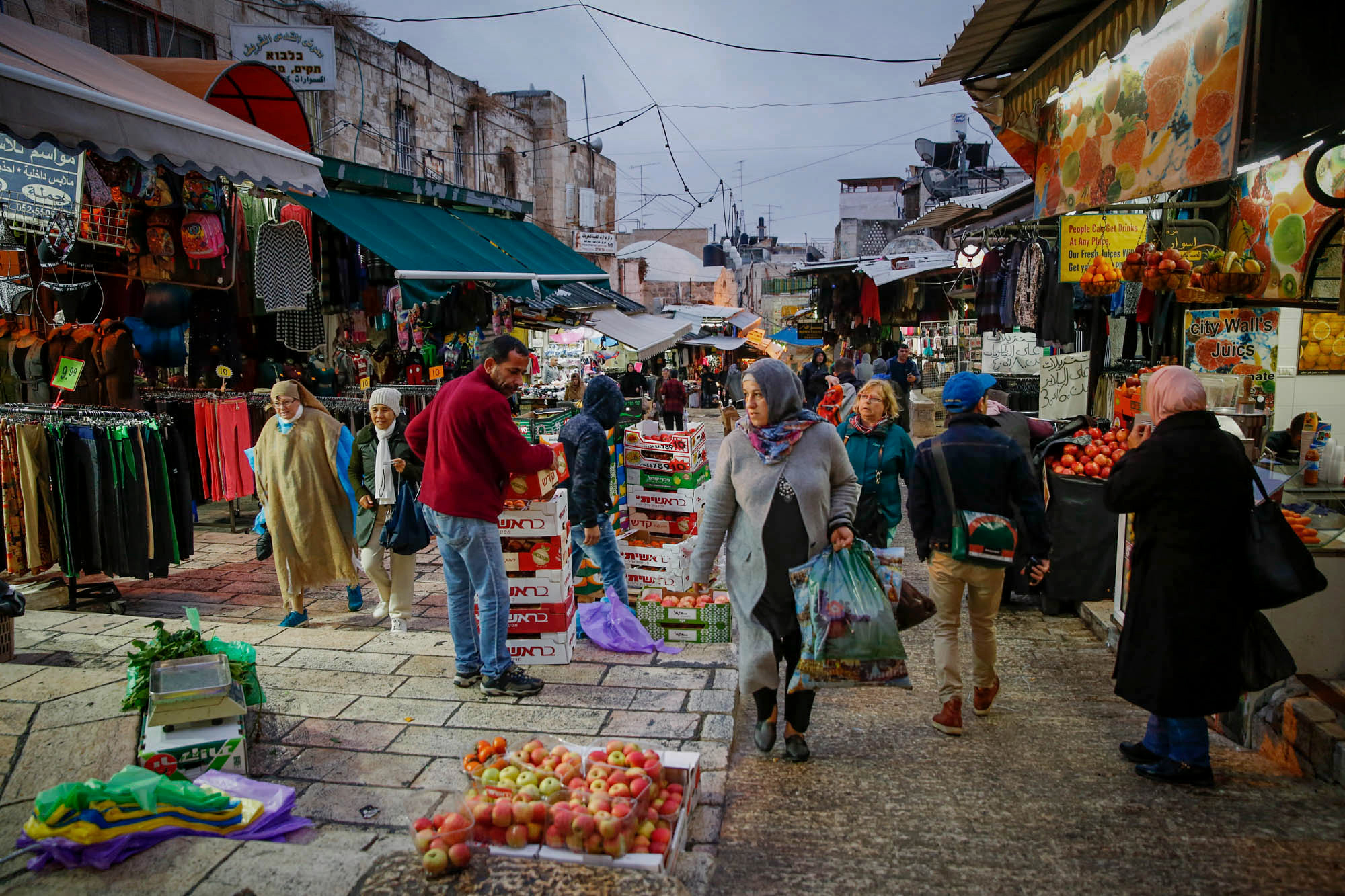 Menneskemengde på et marked i Israel