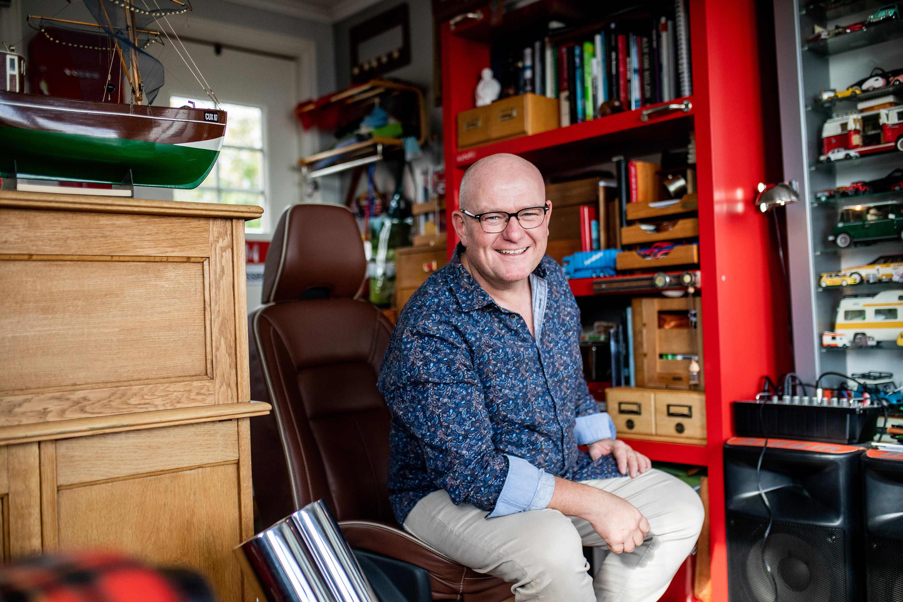 Jan Erik Larssen i sitt originale hjemmekontor.