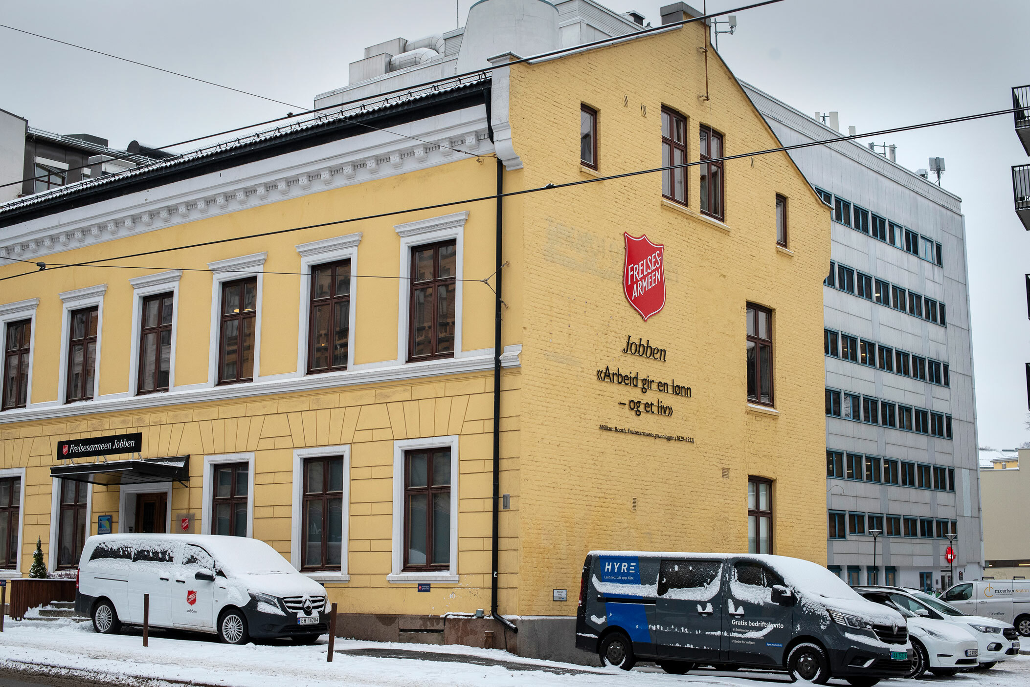 Foto: Eksteriør av gult, gammelt murbygg på Bislett i Oslo.