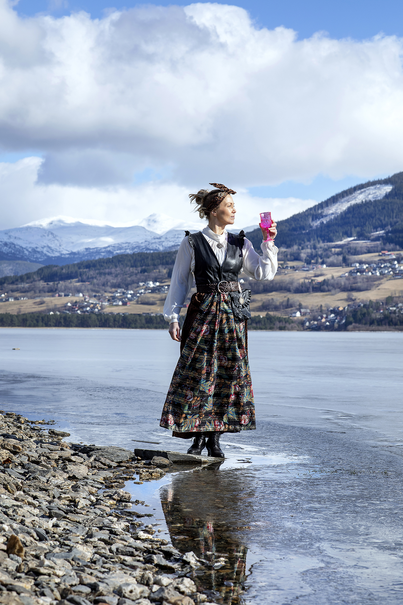 Plaggene som ble til den andre bunaden, vest, kjole og skjørt