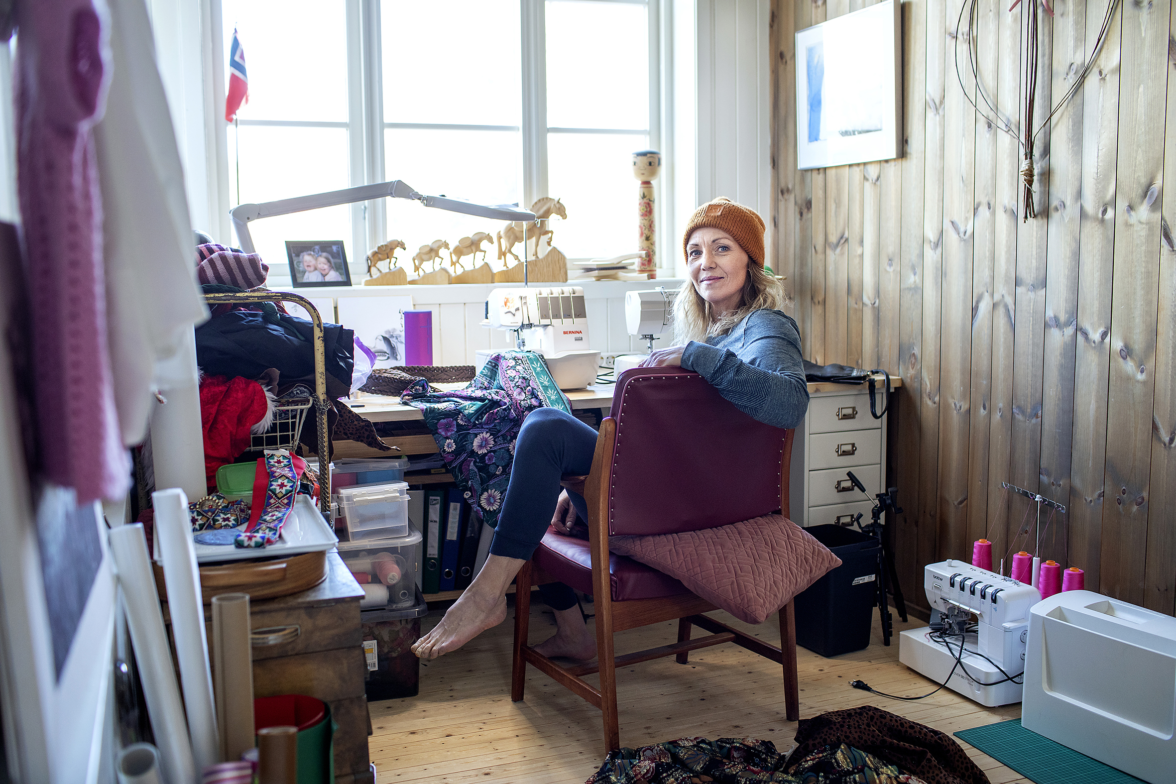 Kari Traa på sin systue og i Fretex butikken