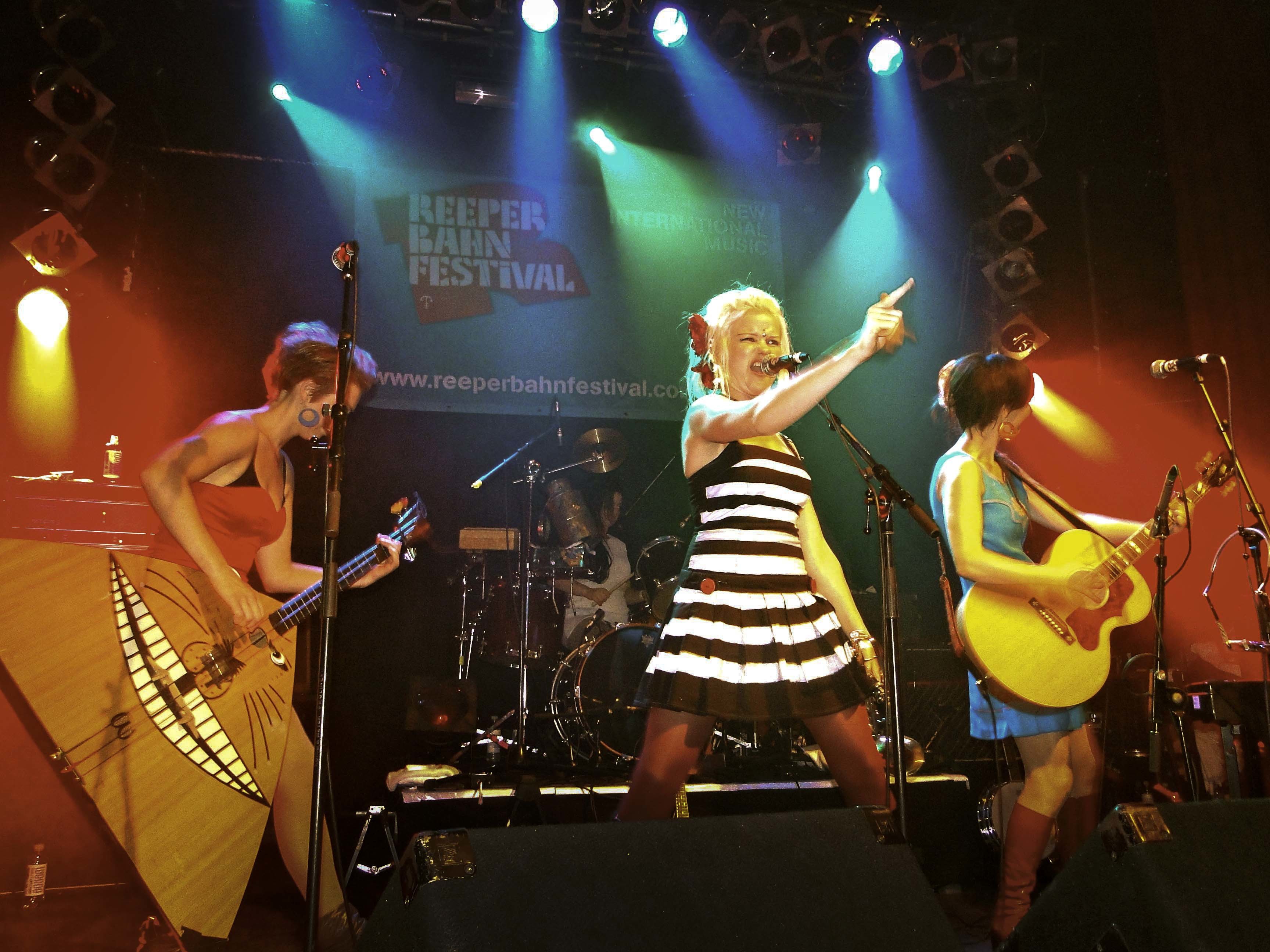 Her står Katzenjammer på scenen, bandet som Marianne Sveen var en del av i mange år.