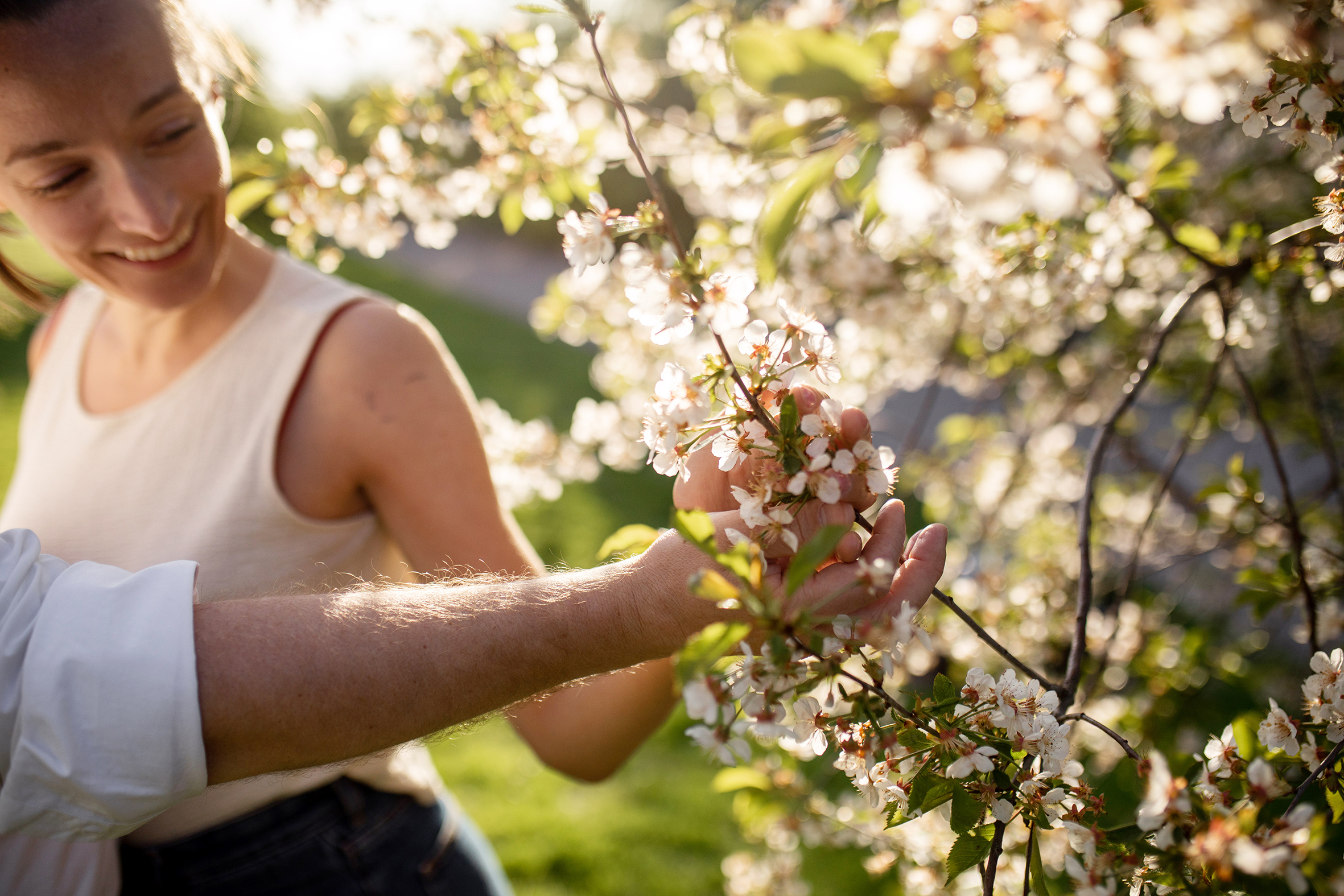 To unge mennesker beundrer et syrintre