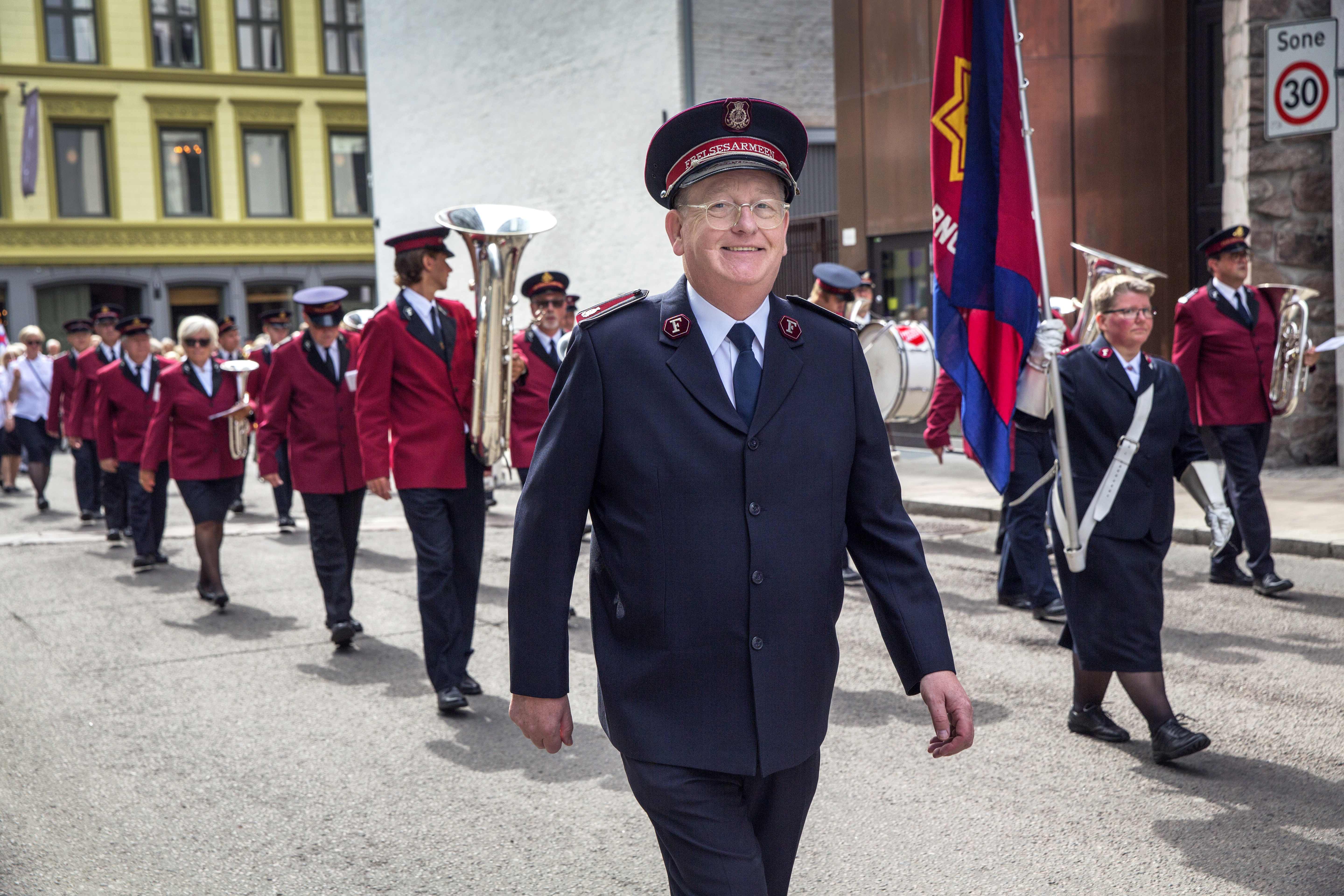 Kommandør Cochrane ledet an i marsjen da Frelsesarmeen arrangerte årskongress på Youngstorget i 2019.