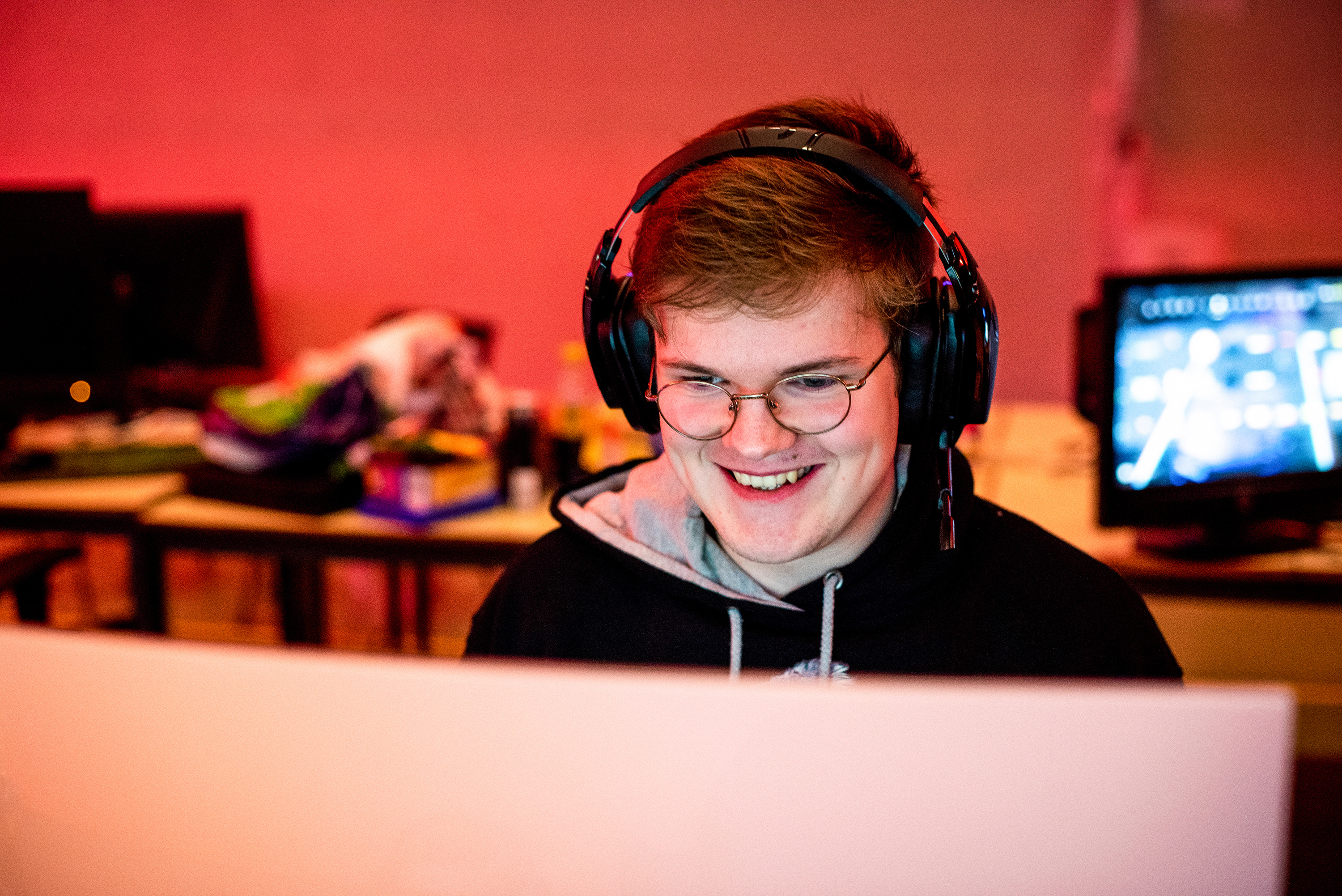 En deltager er i full konsentrasjon under spillet