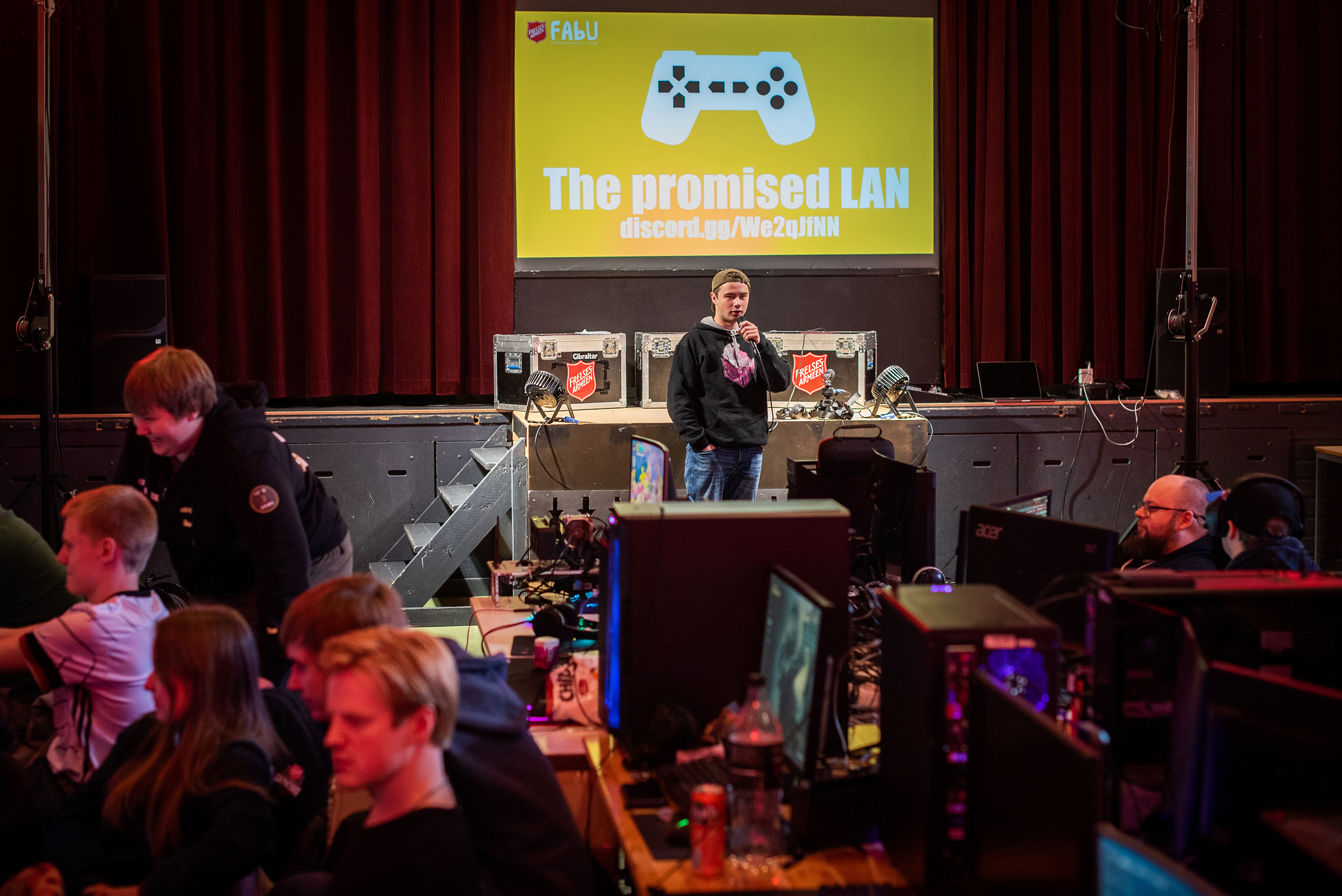 Mange hadde meldt seg på Frelsesarmeens LAN arrangement