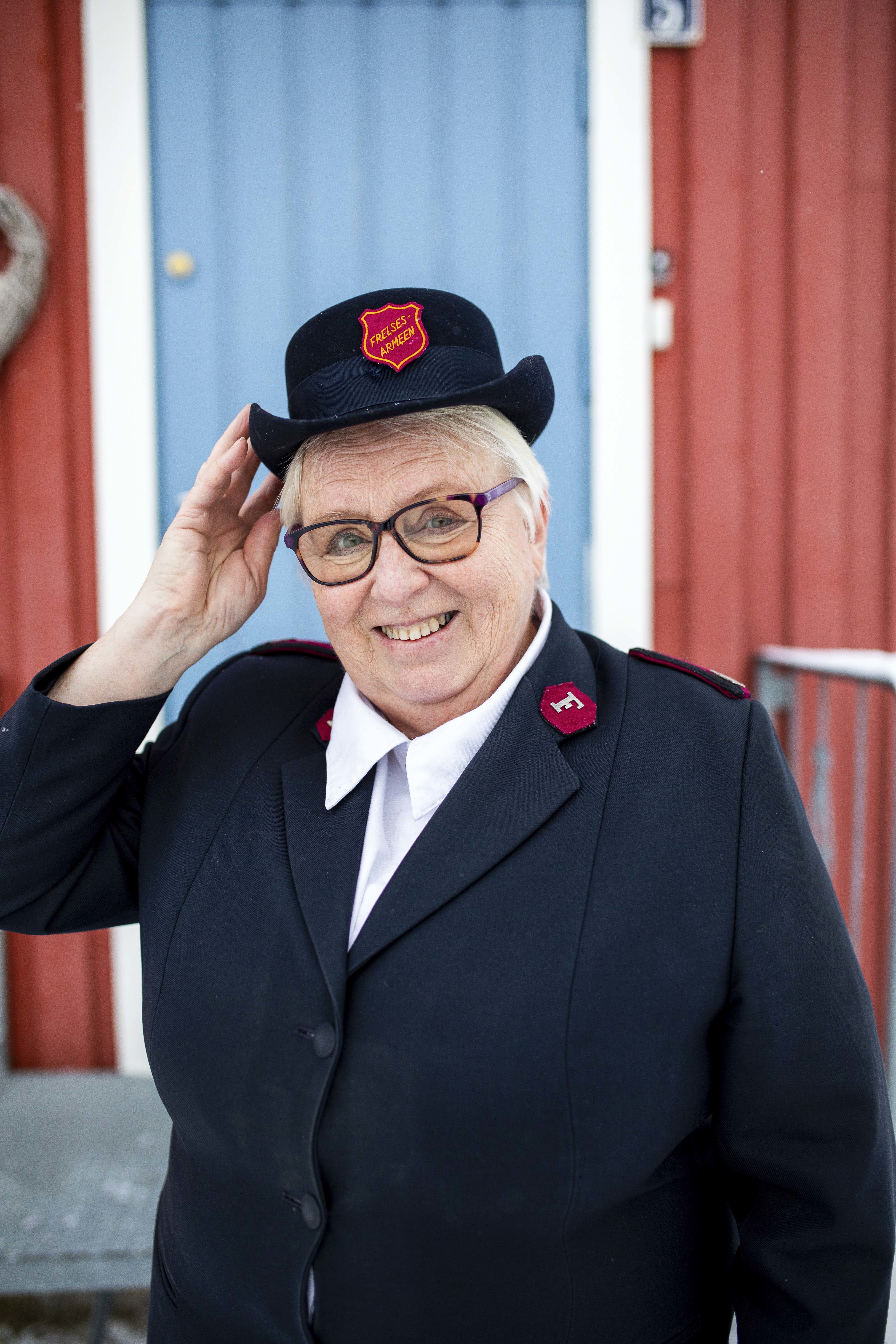 Major Marie Skuland i full uniform, nå jobber hun som leder av Frelsesarmeen på Røros.