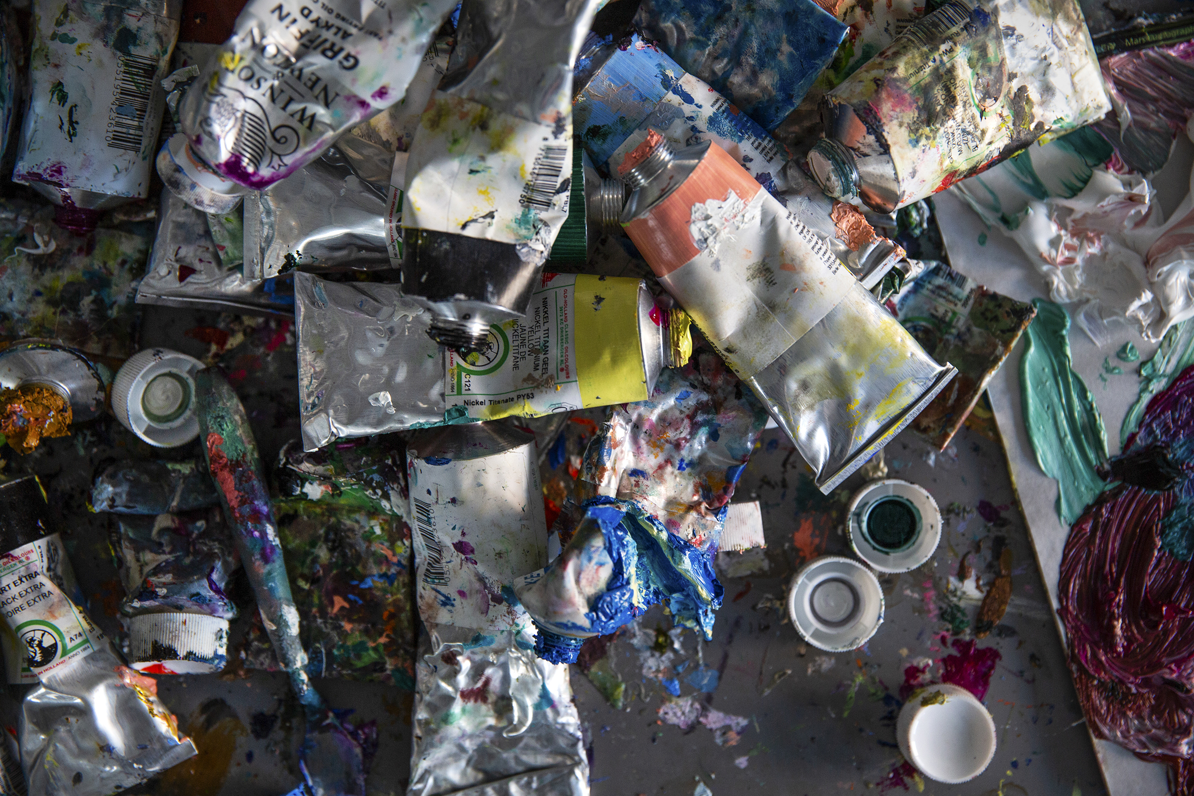 Sverre Bjertnæs  jobber i atelieret på Carl Berner i Oslo