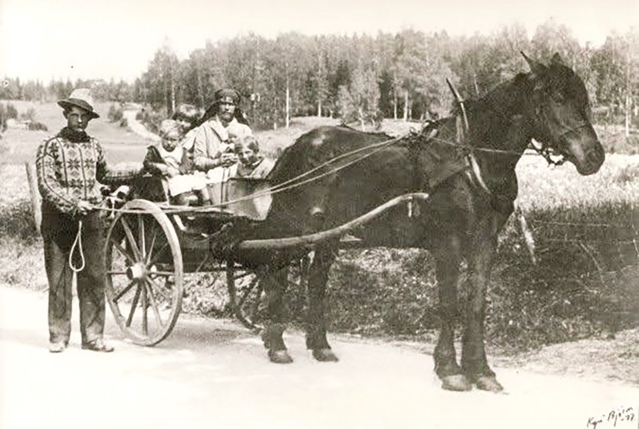 Gamle bilder av familien til Peggy.