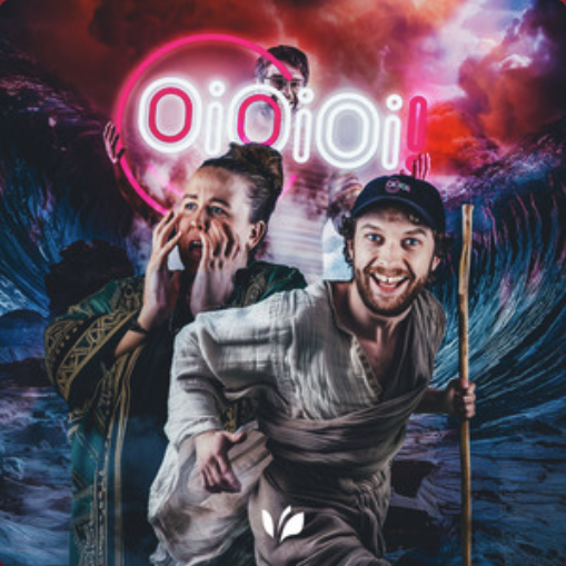 Foto: To mennesker i 30-årene står foran et neonskilt der det står Oioioi! De er utkledd som skikkelser fra Bibelen.