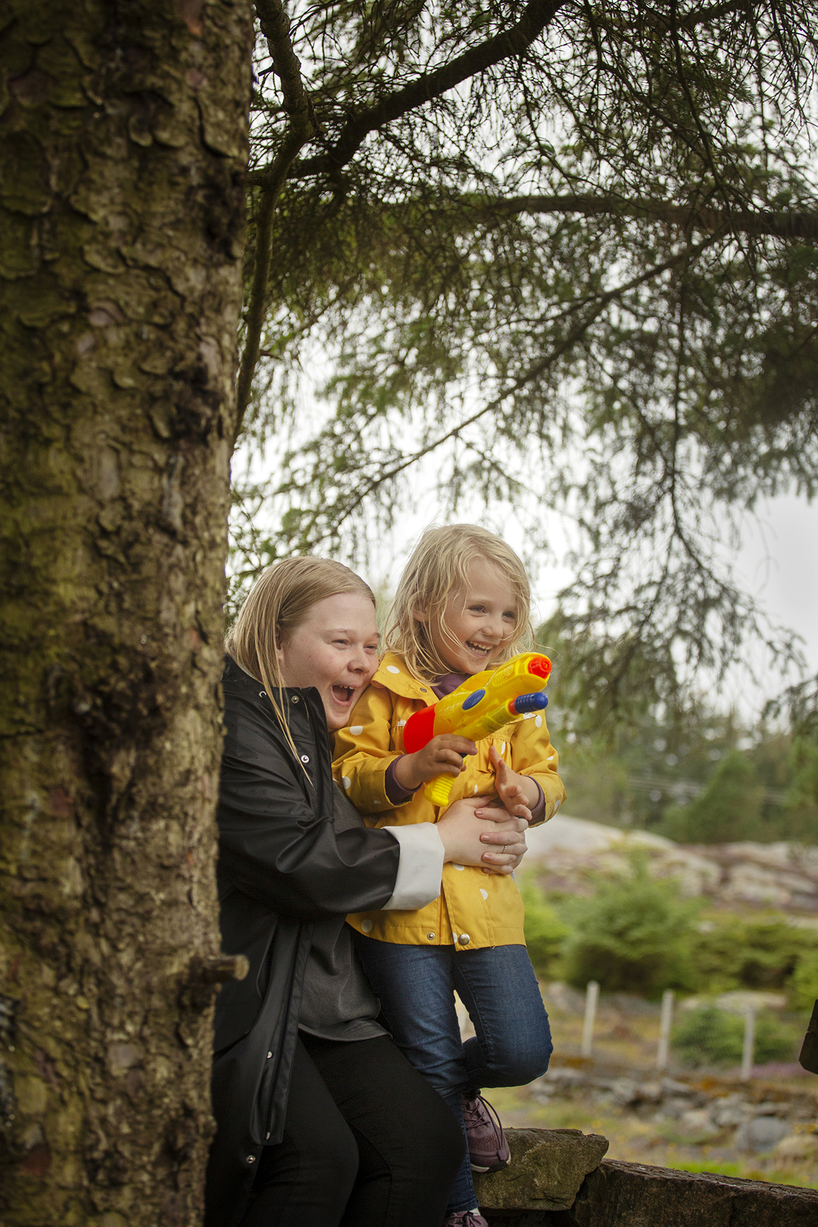 Bestemor, mor og datter er ute på tur