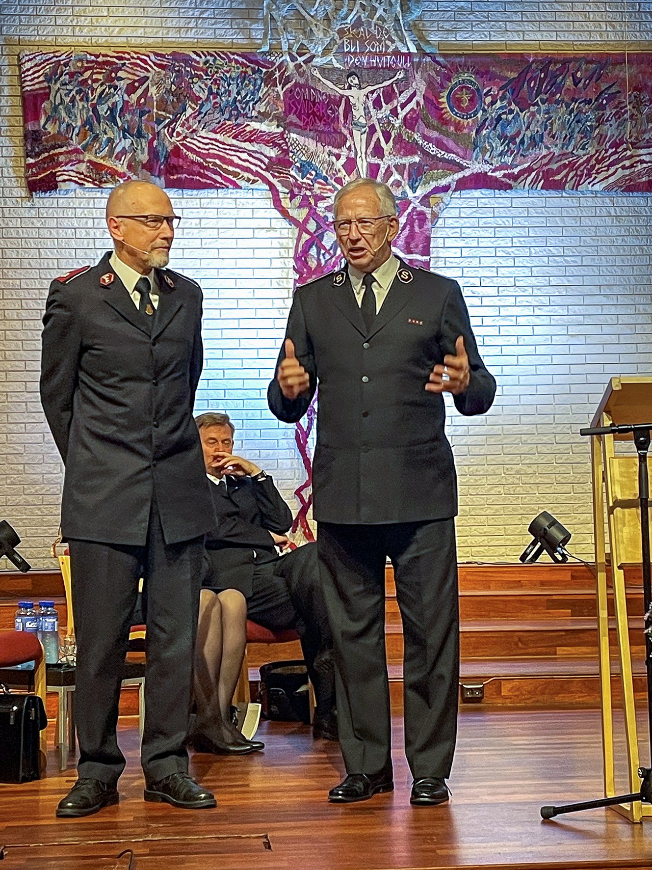 Oberst Jostein Nielsen og general Brian Peddle i Templet i Oslo.