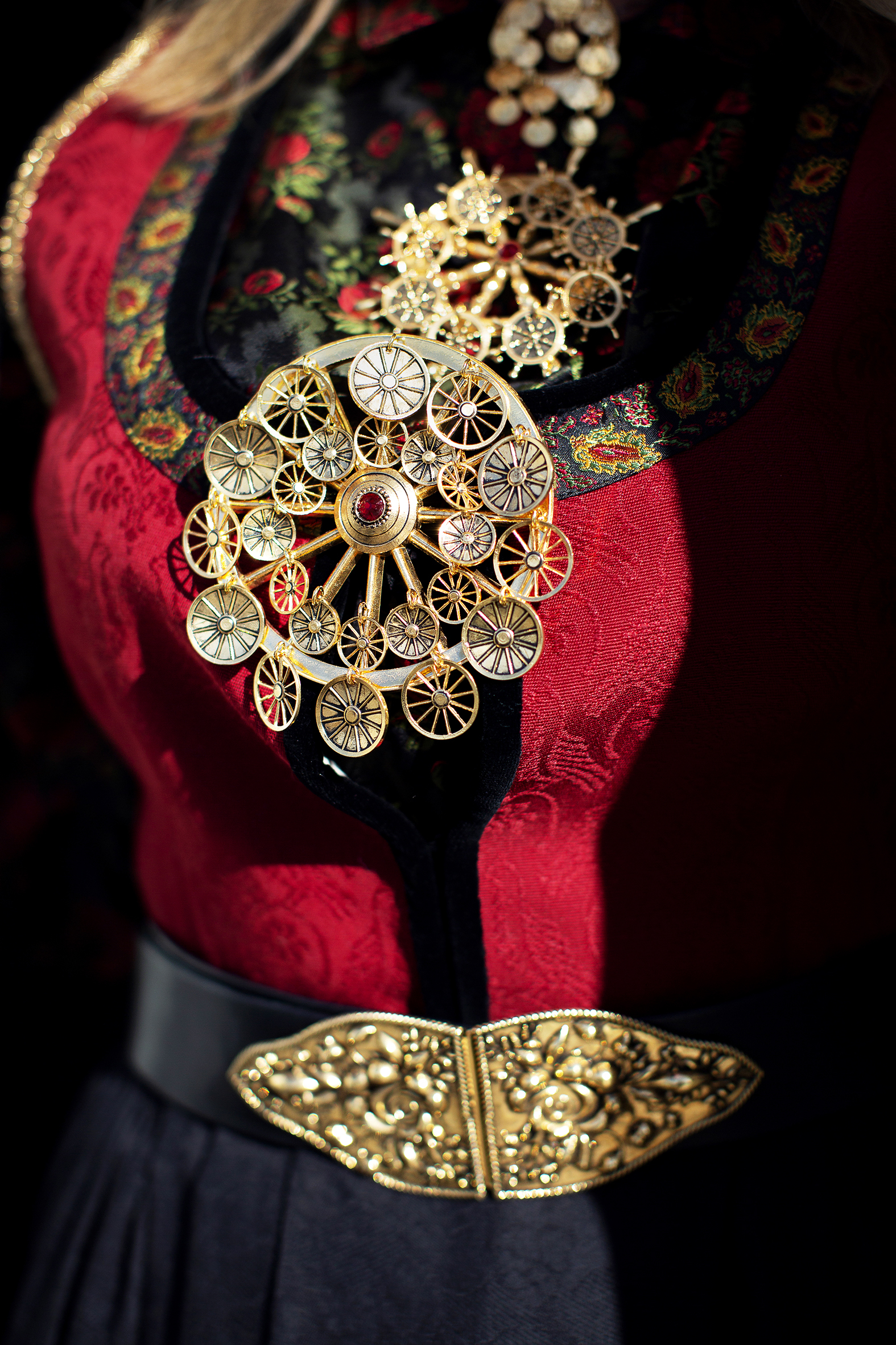 Peggy Enerud Taterbunad 9689 nett