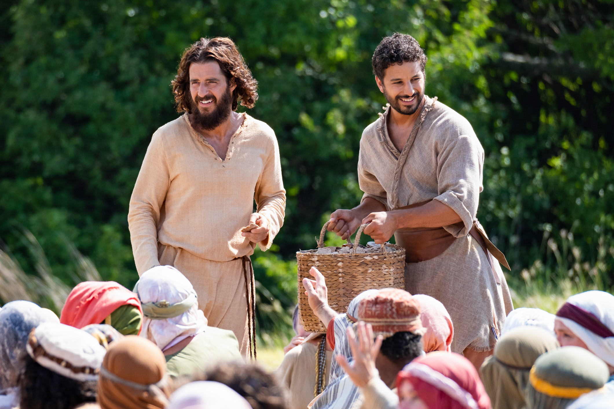 Bilde av Jesus og en til som deler ut mat.