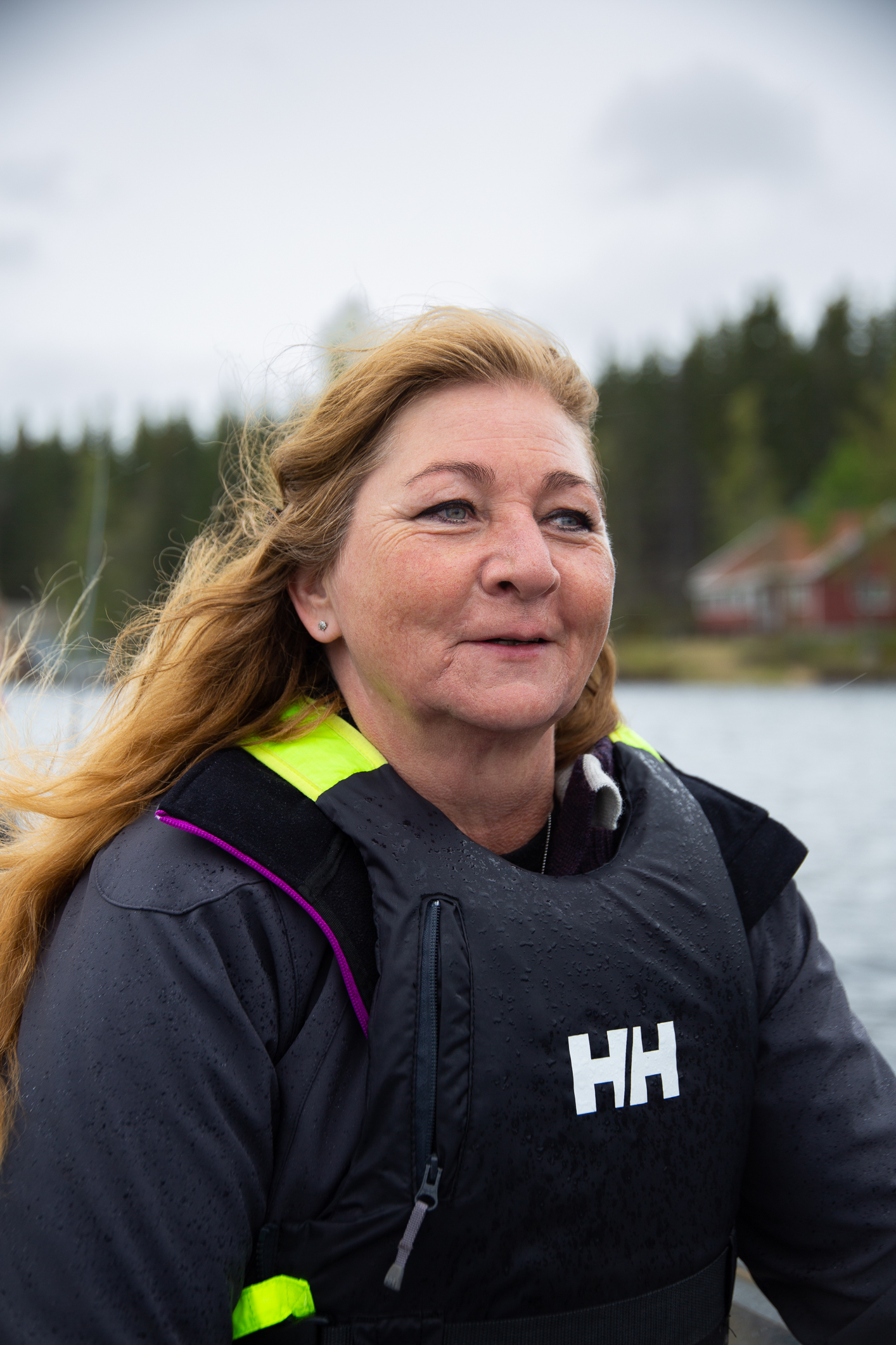 Gitte sitter i båten