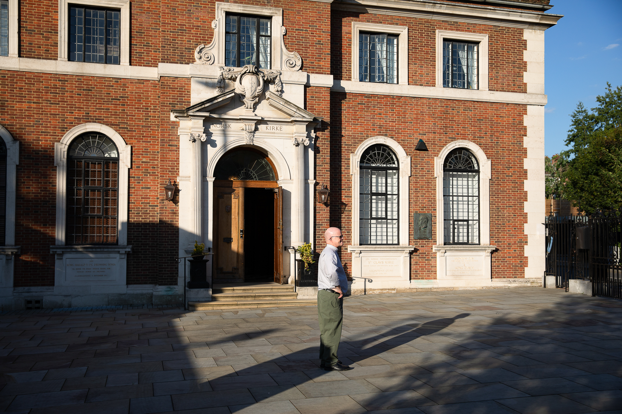 Stor, rød teglsteinsbygning fra 1800-tallet.