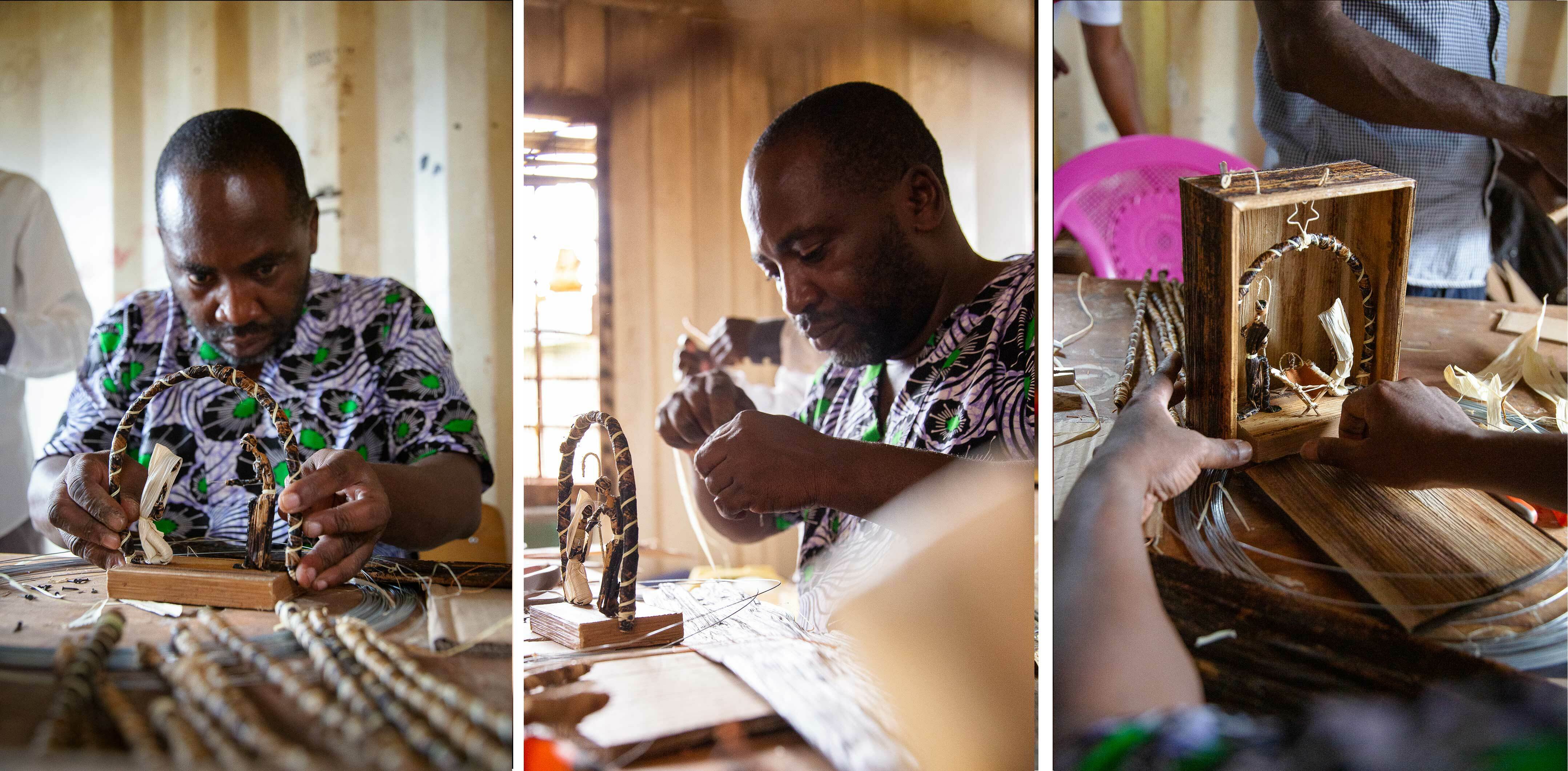 Tre bilder av afrikansk mann som jobber på julekrybbene. Alt er i naturmaterialer. Han tilpasser en bue og setter julekrybben inn i en håndlaget eske til slutt.
