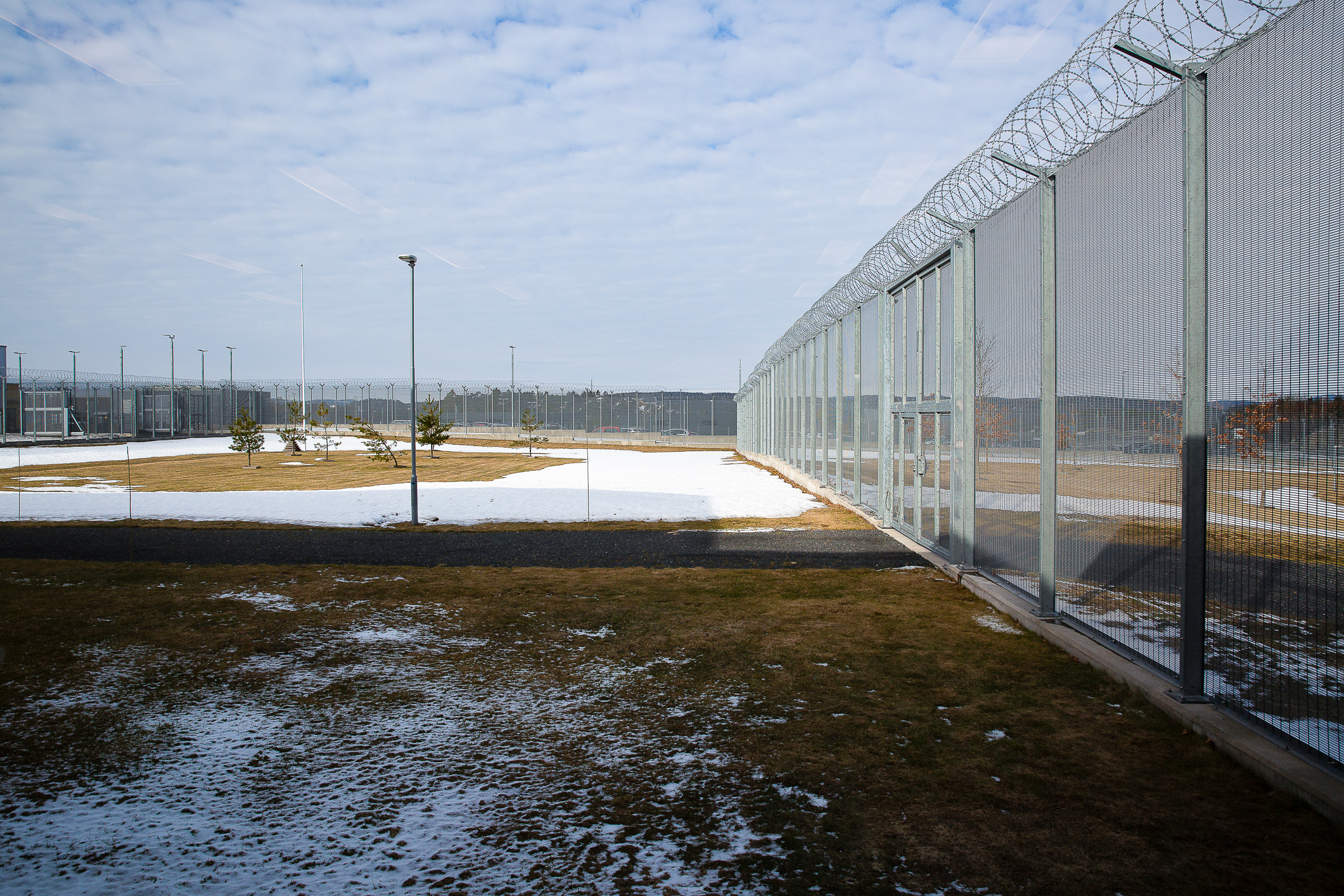 Fengselsgjerde med piggtråd