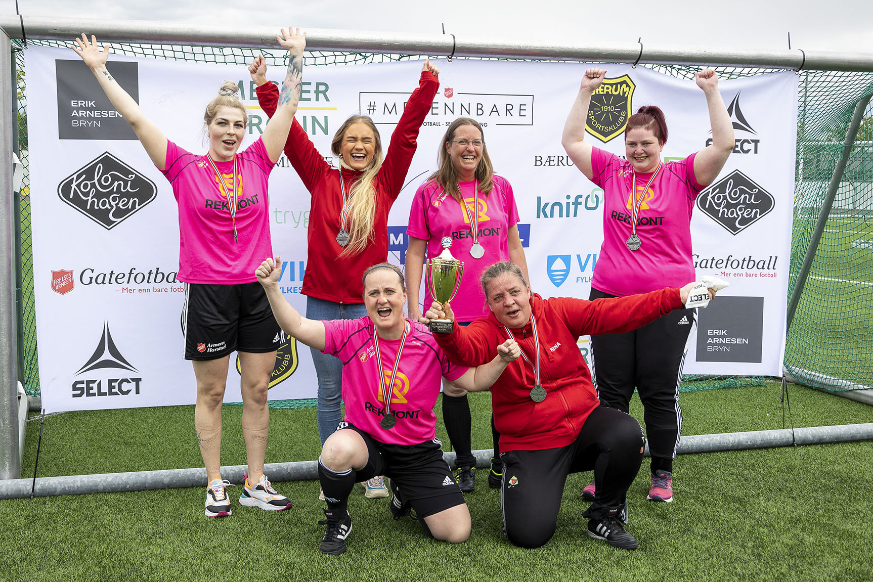 Harstads damelag vant dameturneringen og ble norgesmestere i gatefotball. (Foto: Hanne Rebecca Nilsen)