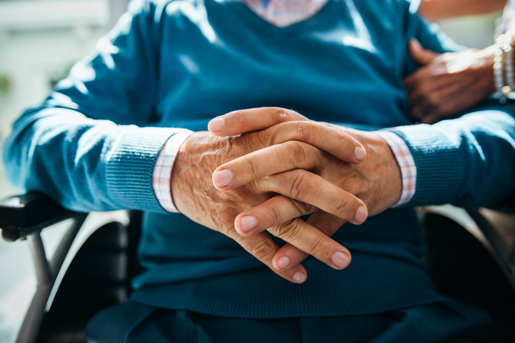 I Stock 1256650661 fengselsbesok