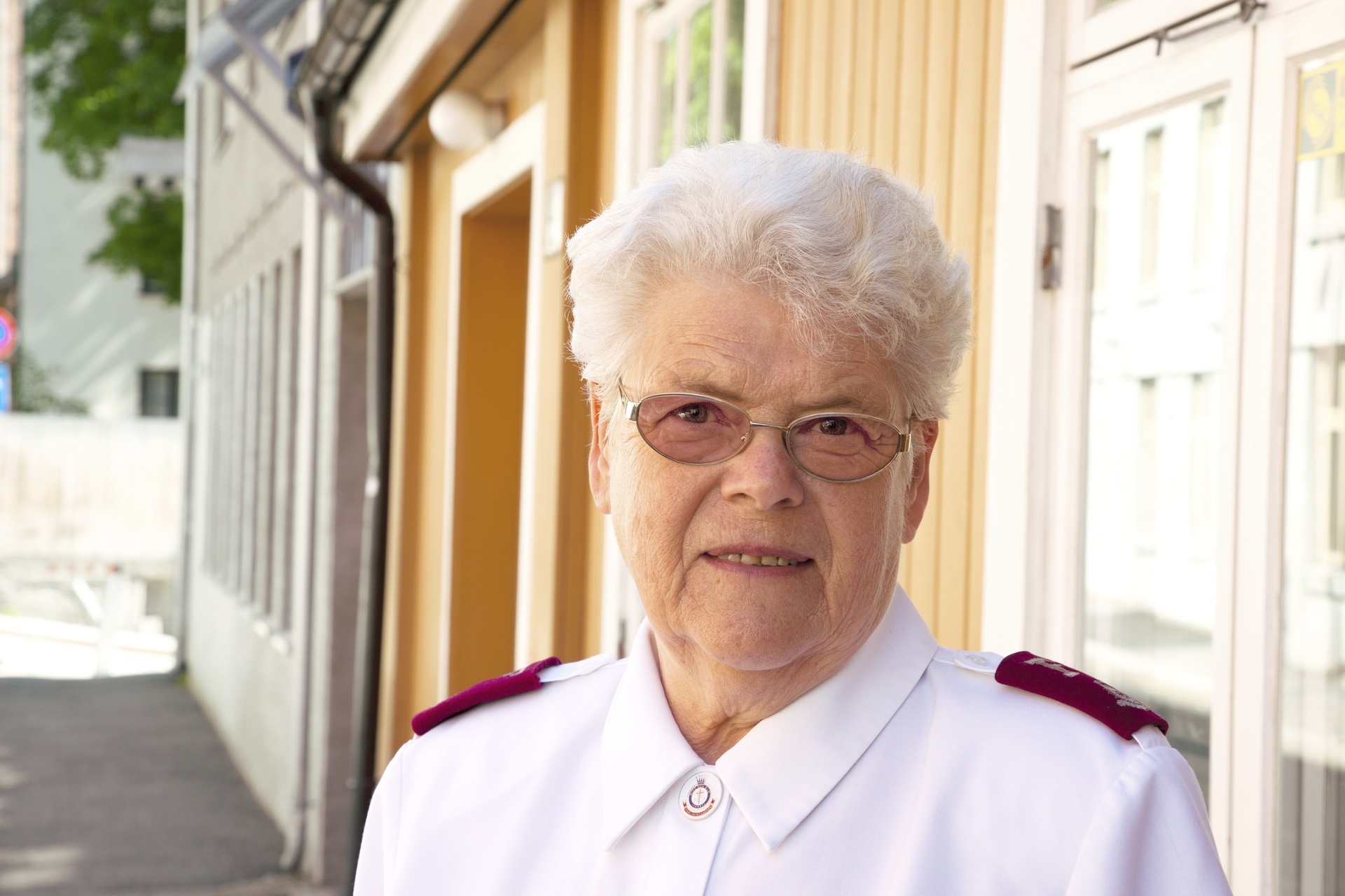 portrett av Synneva Vestheim i uniform