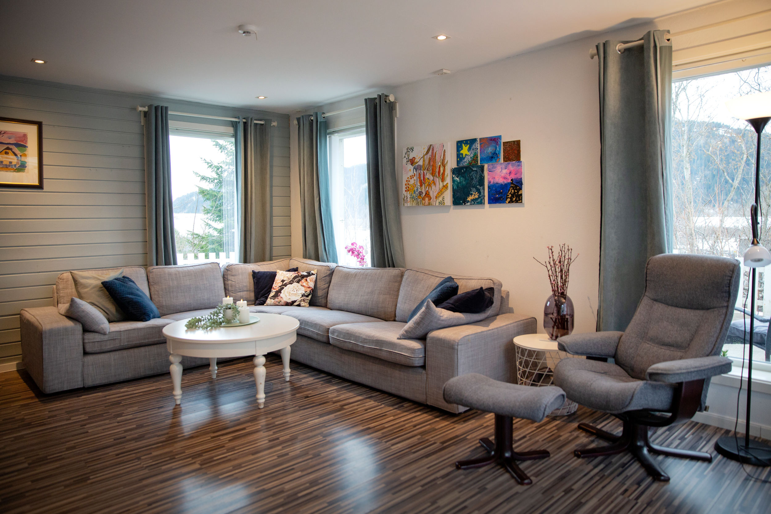 Diverse bilder inne på Eikebo.