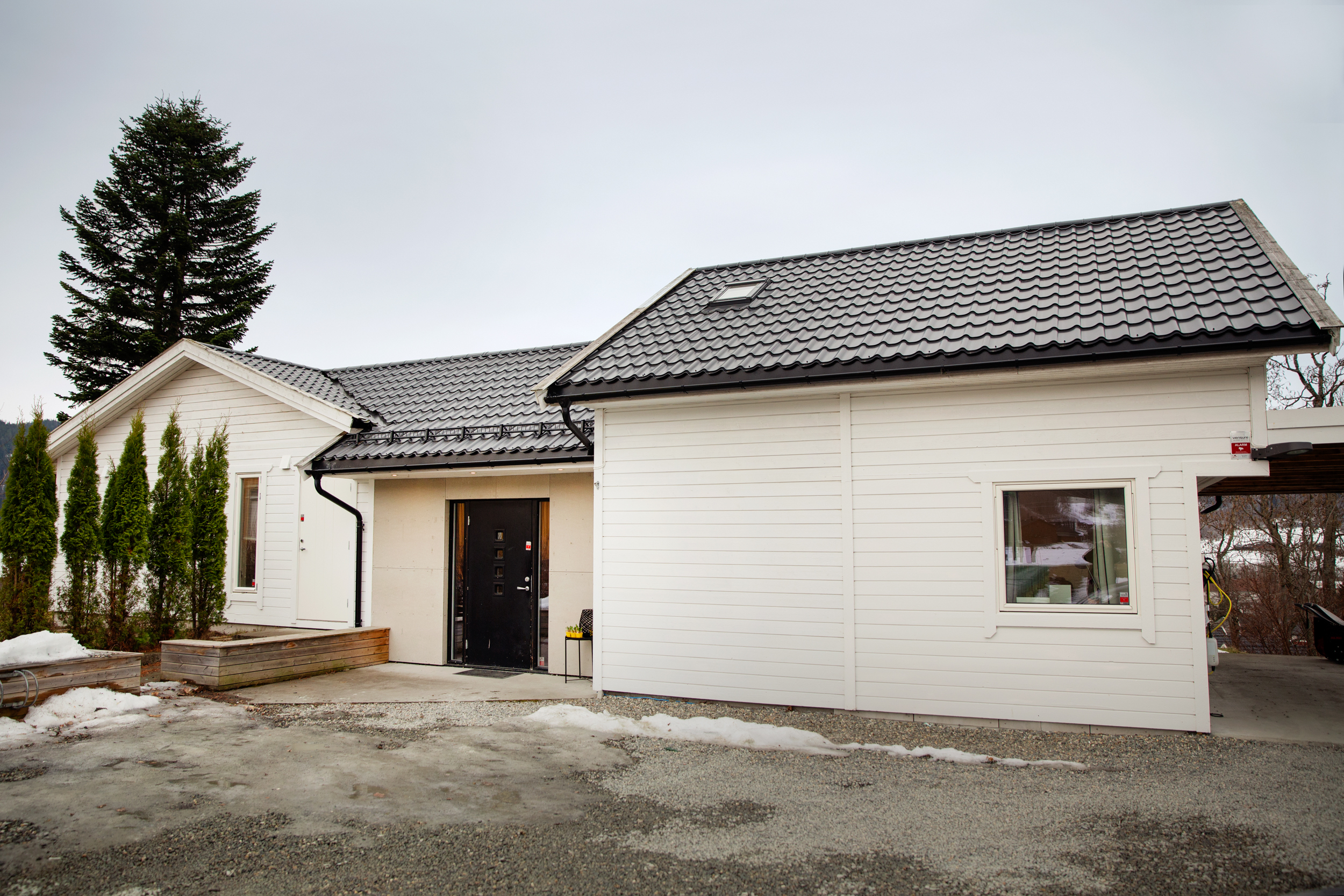 Bilder av hage og hus Eikebo