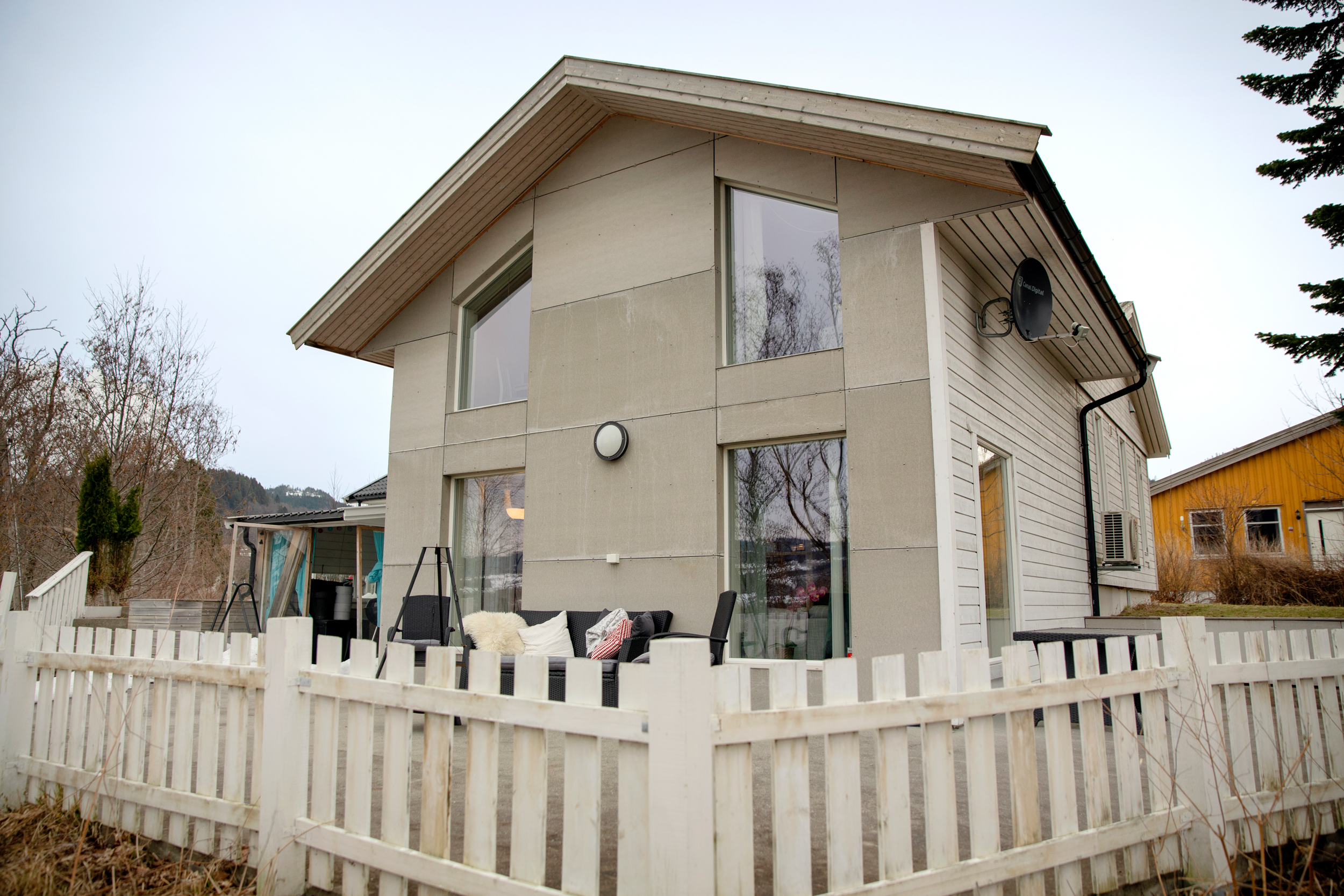 Bilder av hage og hus Eikebo